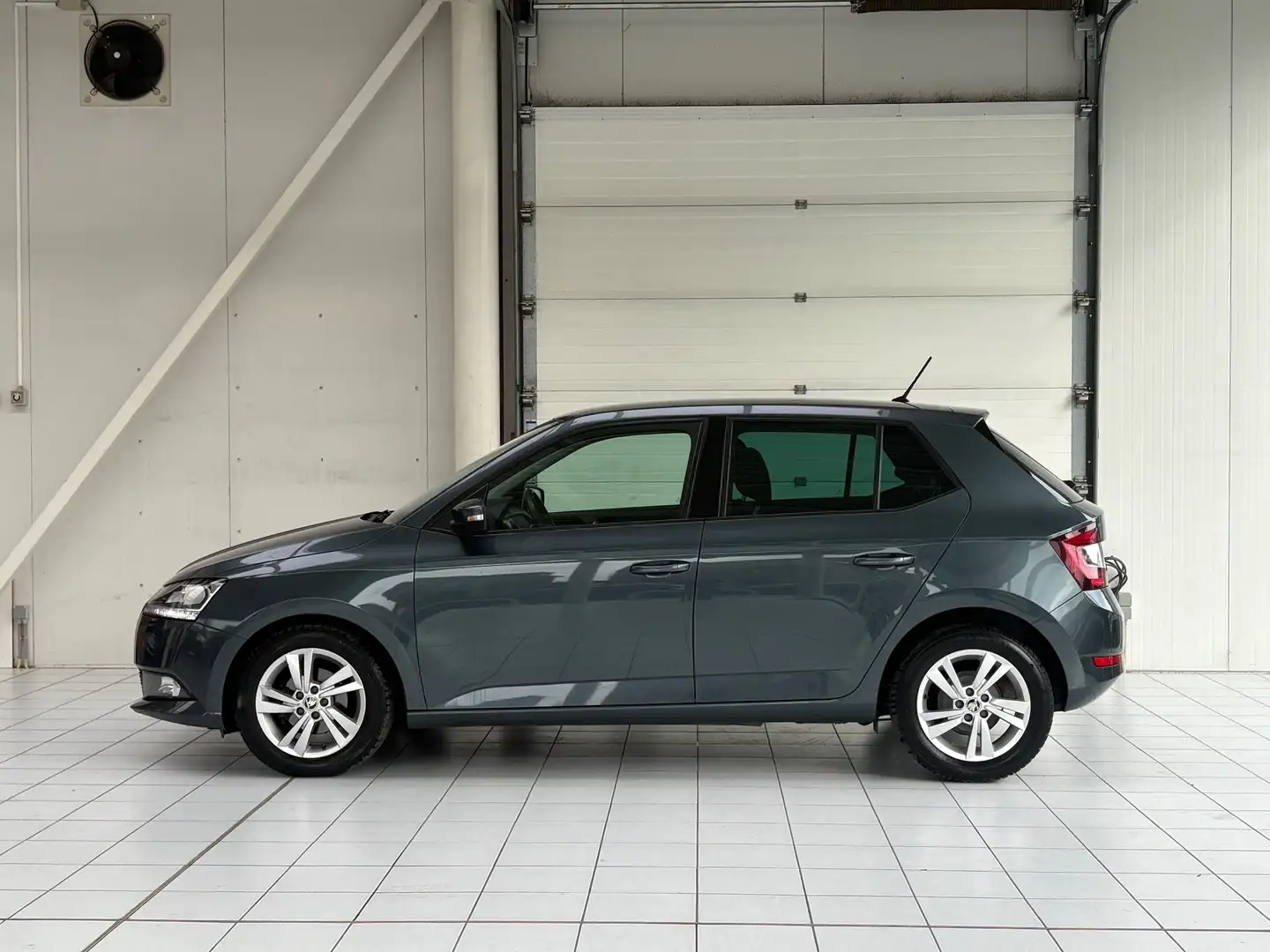 Skoda Fabia 1.0 TSI * CARPLAY * PDC * JANTES * Gris - 2
