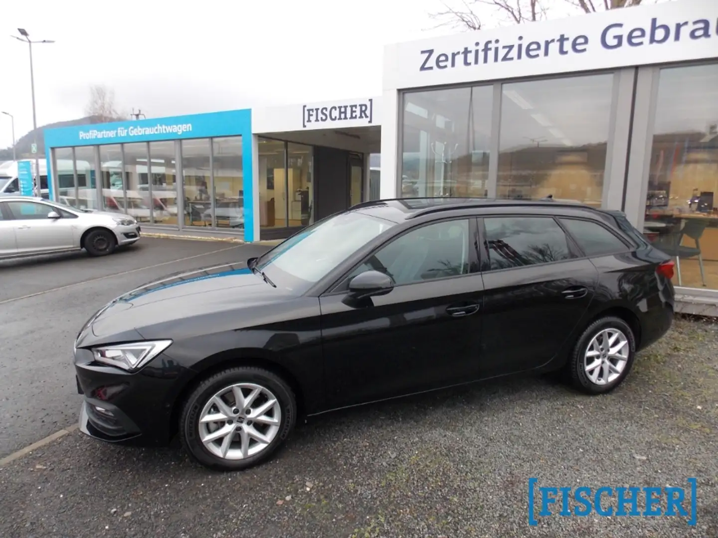 SEAT Leon ST 2.0TDI DSG Style LED Navi Rear View ACC Schwarz - 2