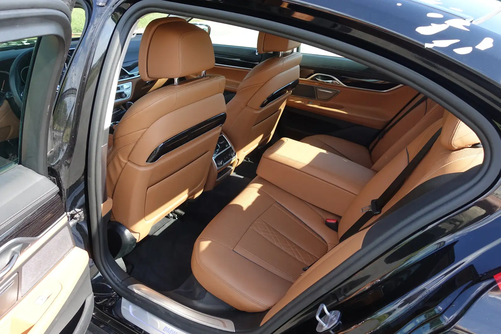 BMW 750 750i xDrive Aut. Schwarz - 2