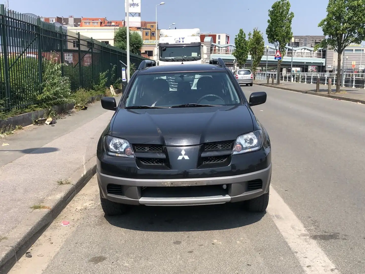 Mitsubishi Outlander - 2