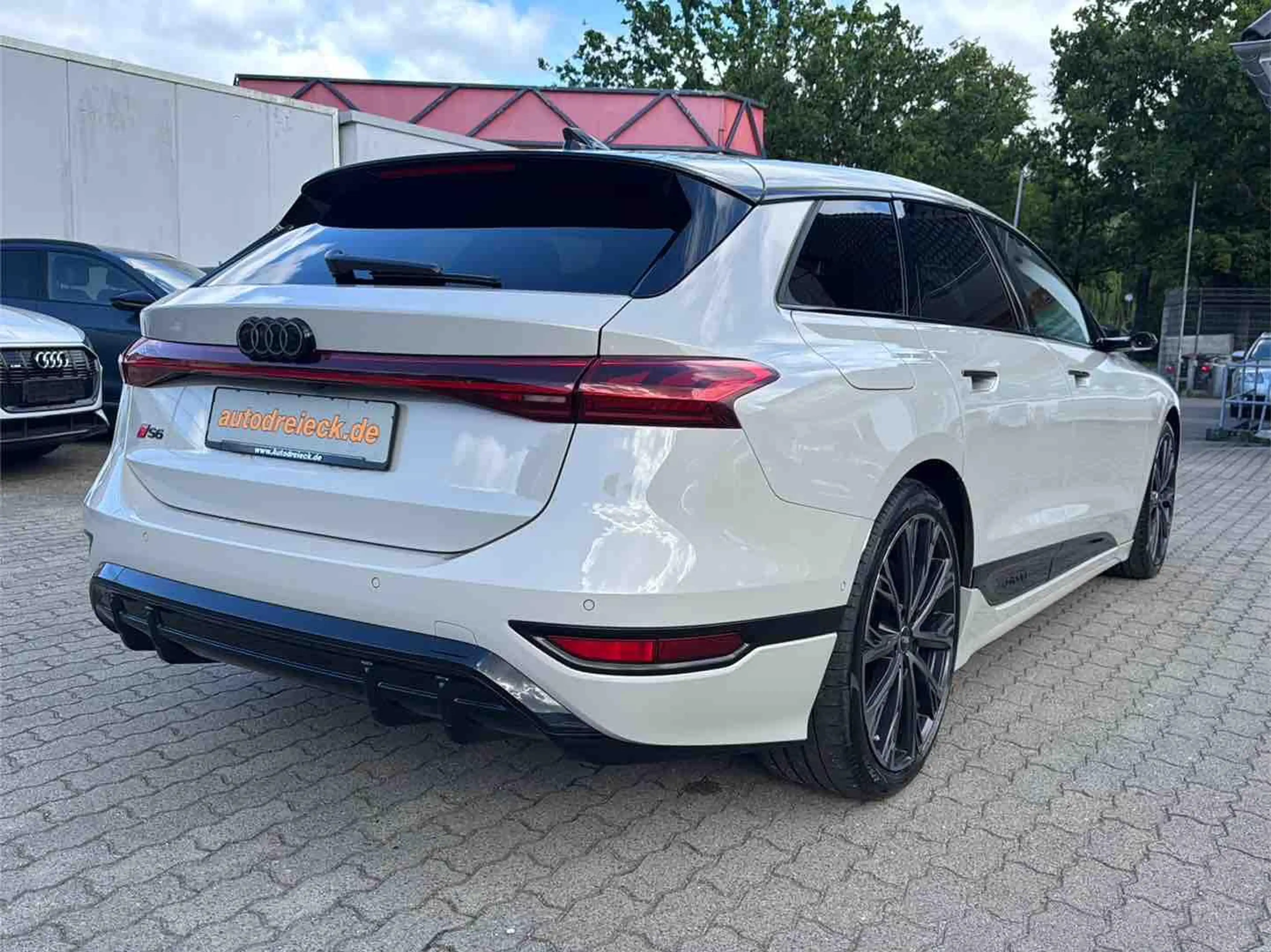 Audi S6 e-tron Avant edition one beige PANO S-SITZE — photo 6