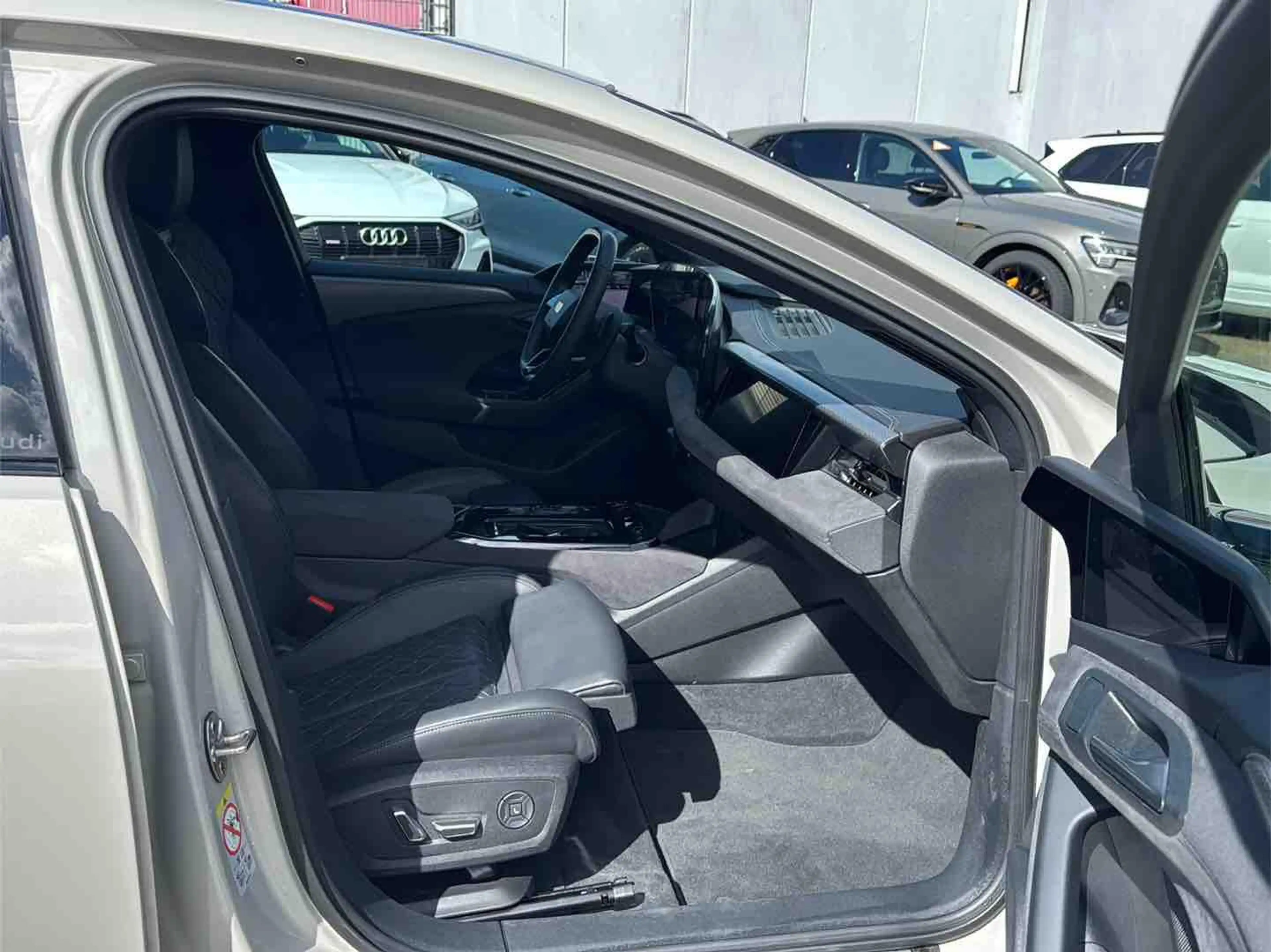 Audi S6 e-tron Avant edition one beige PANO S-SITZE — photo 13