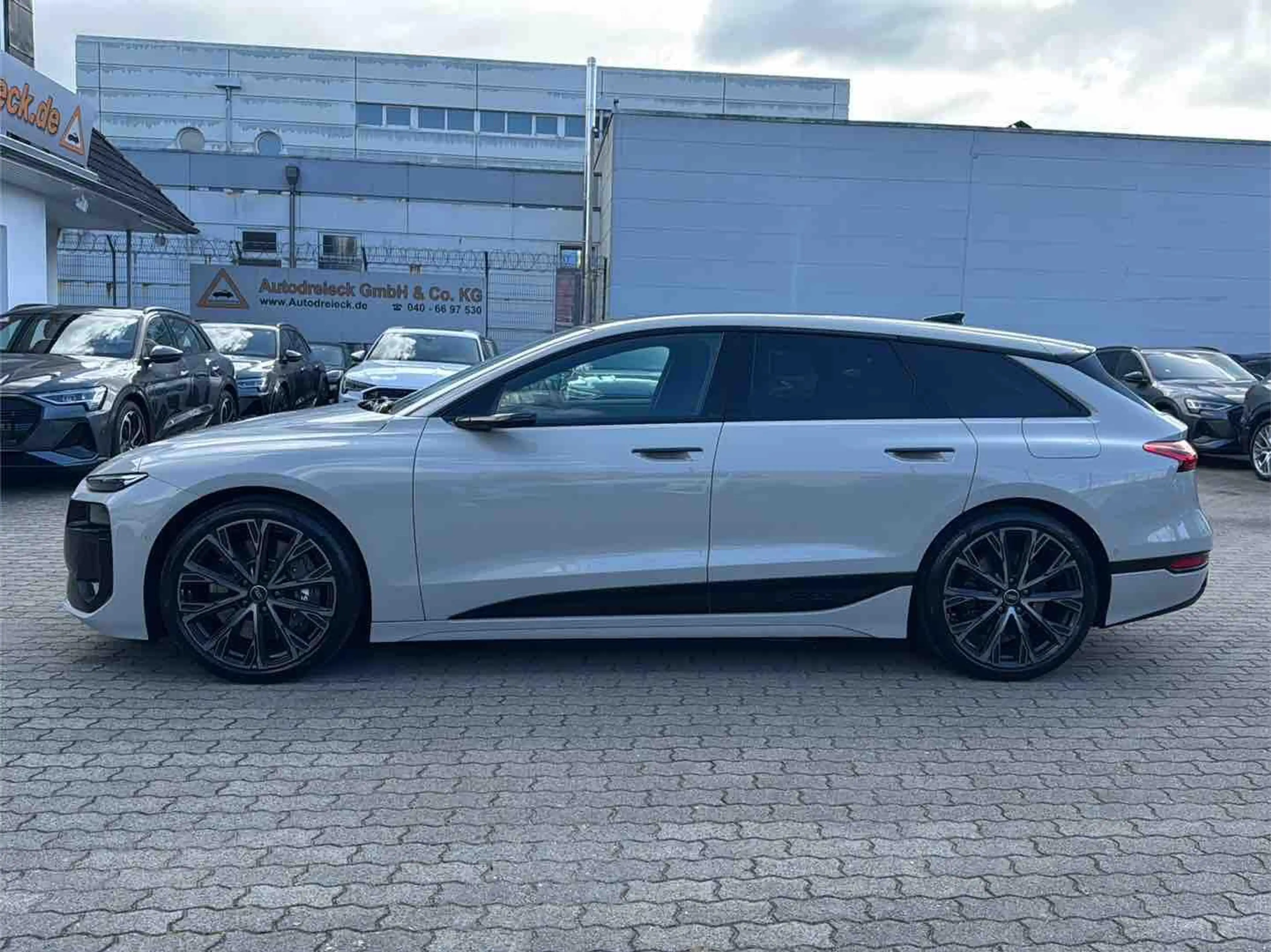 Audi S6 e-tron Avant edition one beige PANO S-SITZE — photo 10