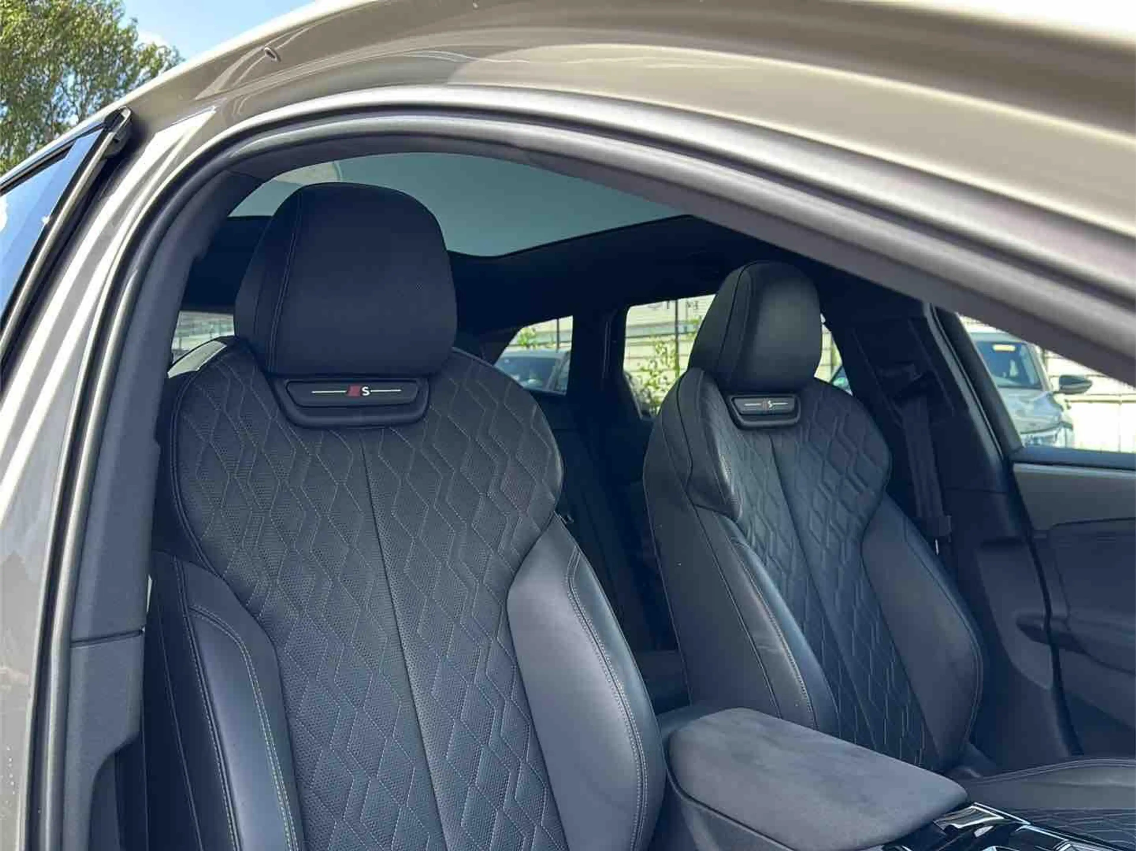 Audi S6 e-tron Avant edition one beige PANO S-SITZE — photo 14