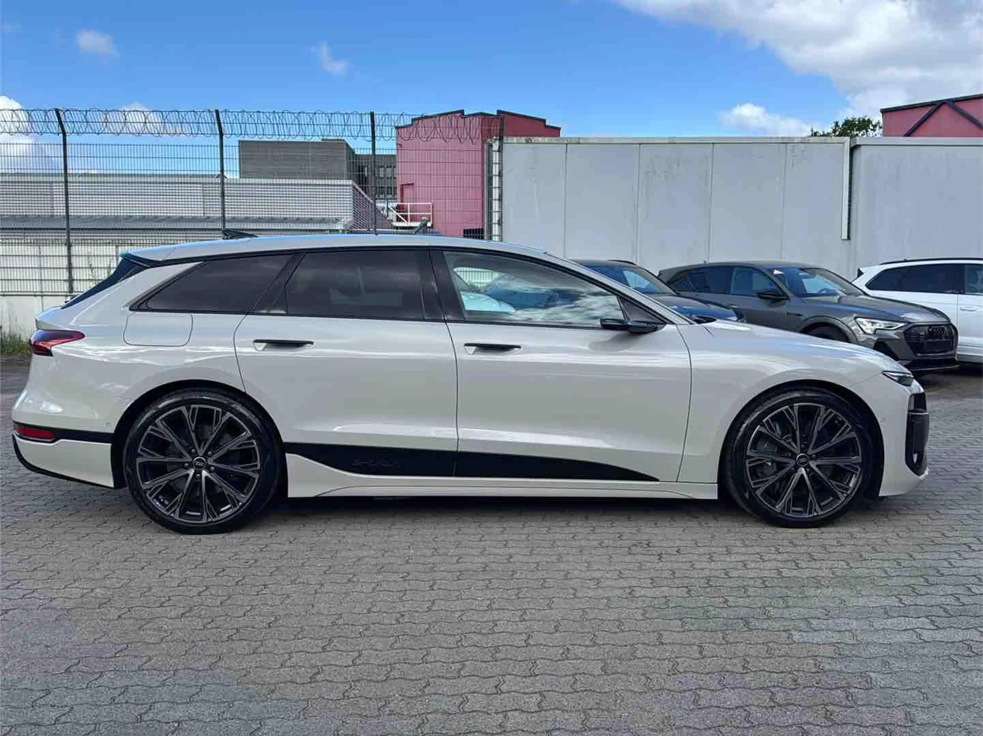 Audi S6 e-tron Avant edition one beige PANO S-SITZE — photo 5