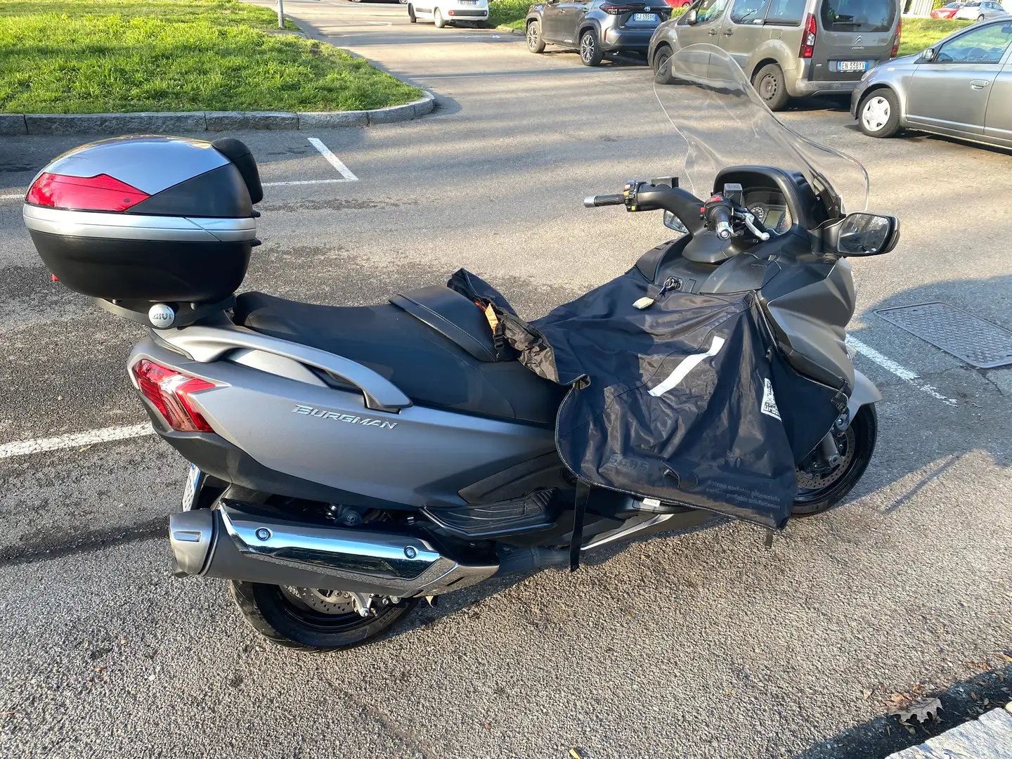 Suzuki Burgman 650 Gris - 2