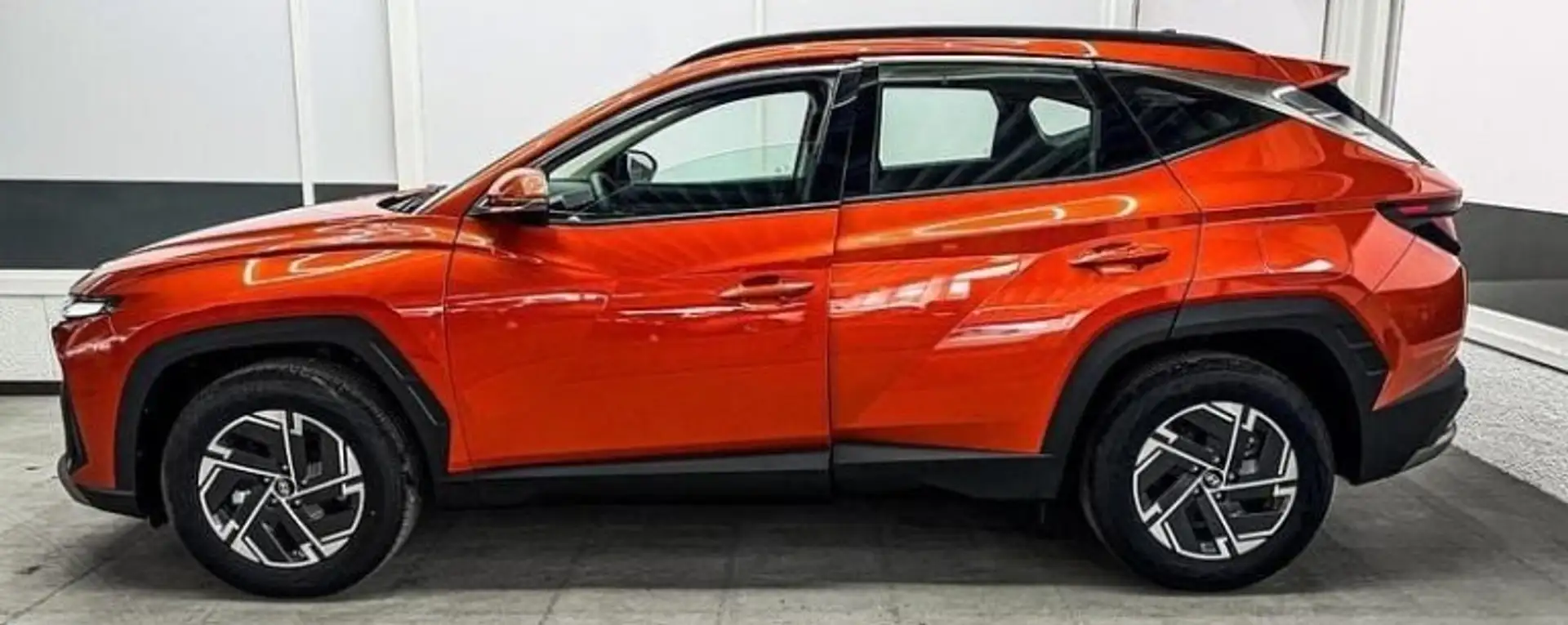 Hyundai TUCSON NX4 Smart Line 1,6 T-GDi 2WD Orange - 2