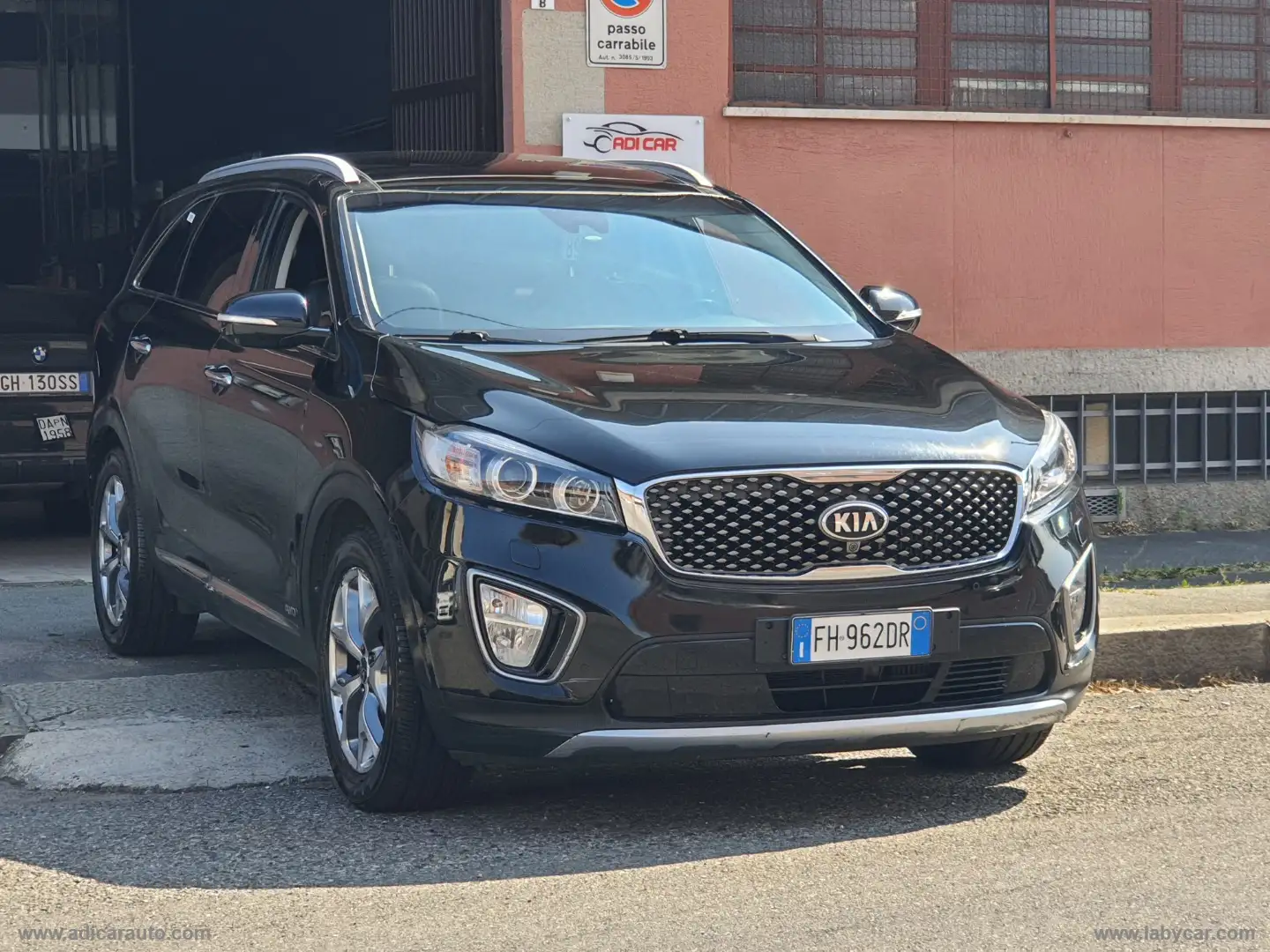 Kia Sorento 2.2 CRDi AWD Rebel 7 POSTI Zwart - 1