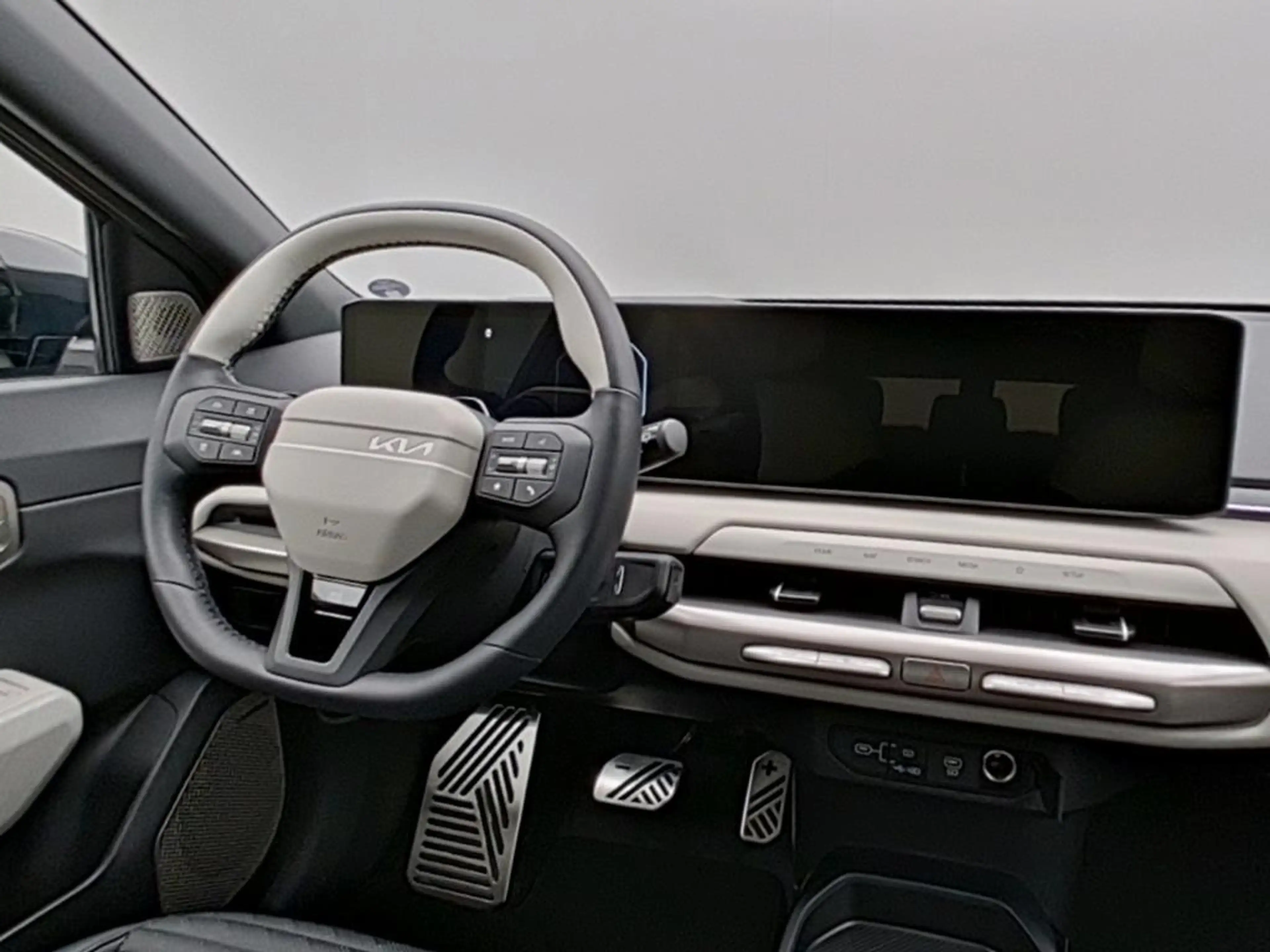 Kia EV4 81 FWD GTL DWP — photo 13