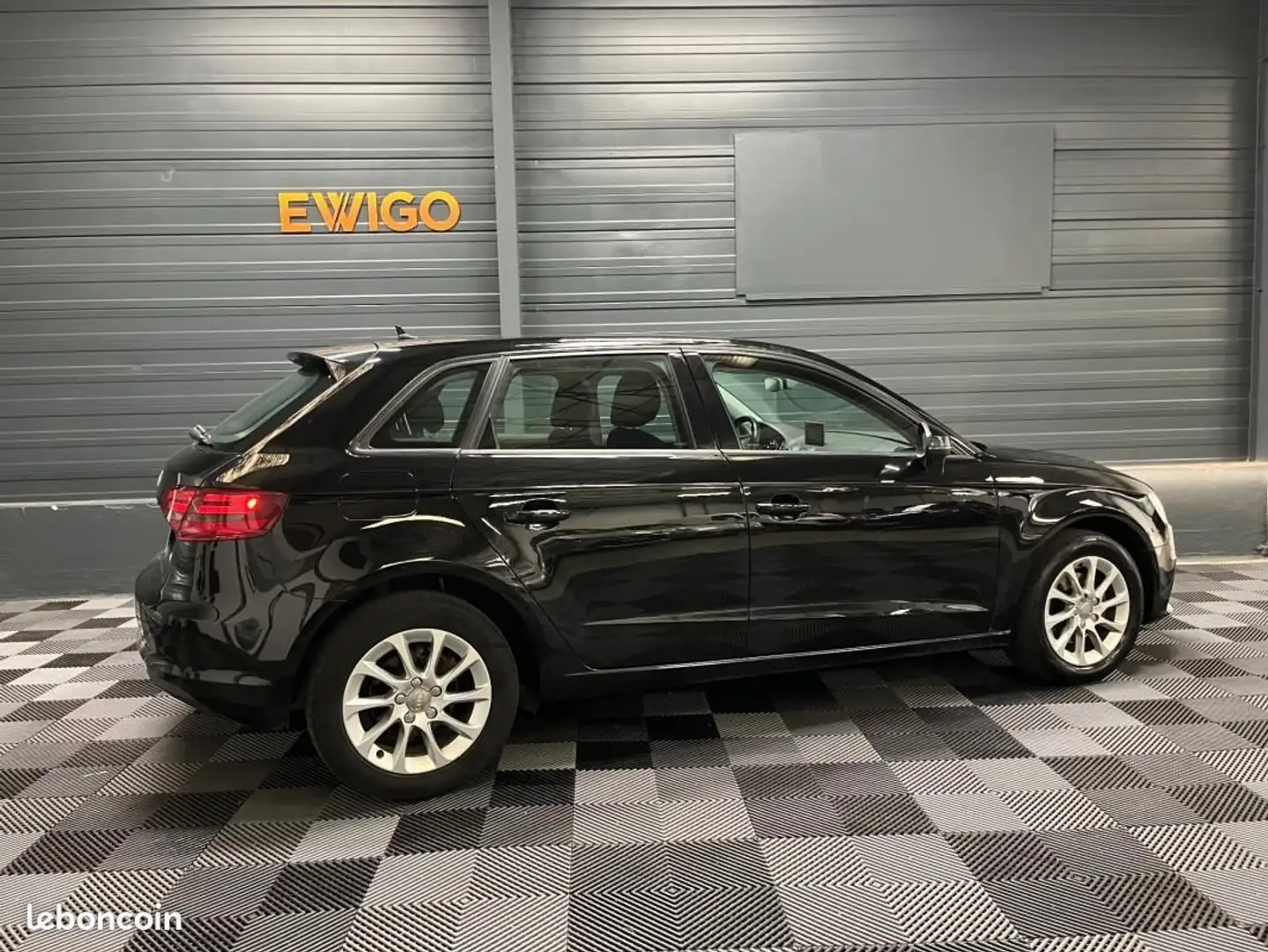 Audi A3 1.6 TDI 110 BUSINESS LINE S-TRONIC BVA Schwarz - 2