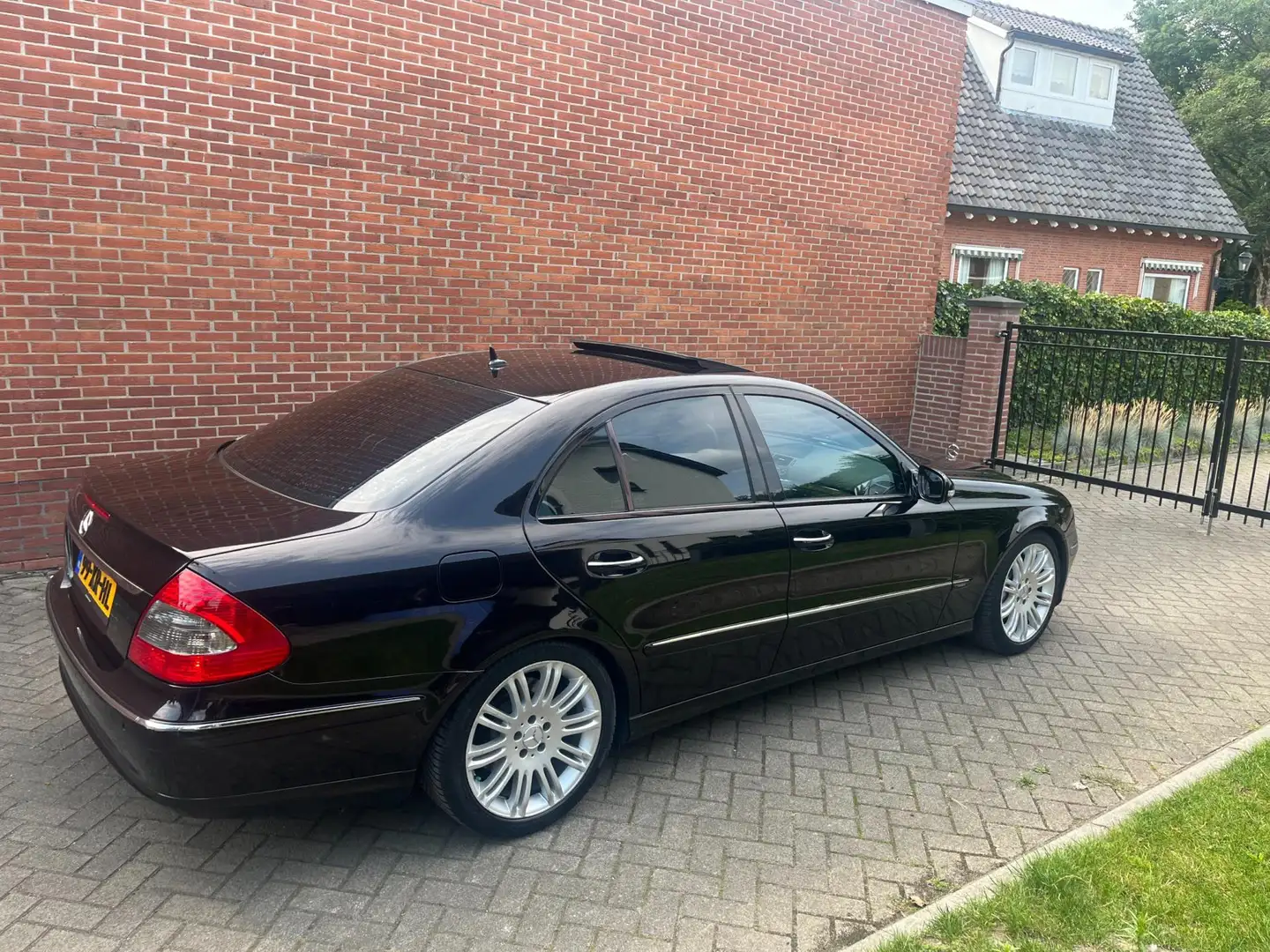 Mercedes-Benz E 420 CDI V8 Leder Navi Cruise Xenon Noir - 2