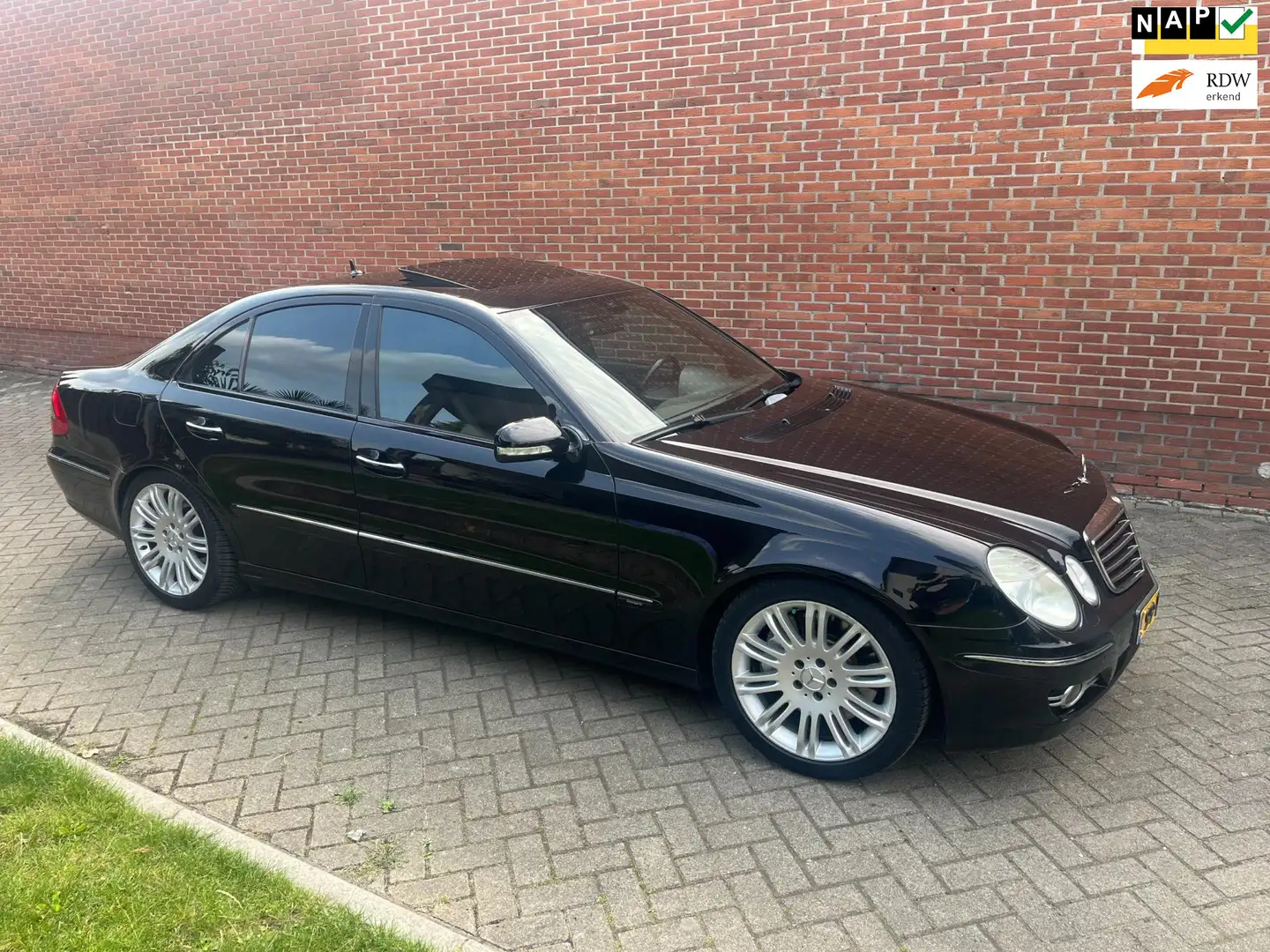 Mercedes-Benz E 420 CDI V8 Leder Navi Cruise Xenon Noir - 1