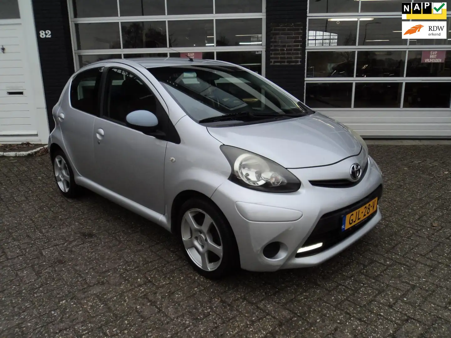 Toyota Aygo 1.0 VVT-i Access Airco cpv elekt.ramen Gris - 1