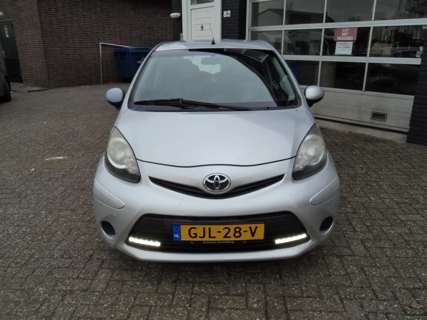 Toyota Aygo 1.0 VVT-i Access Airco cpv elekt.ramen Gris - 2
