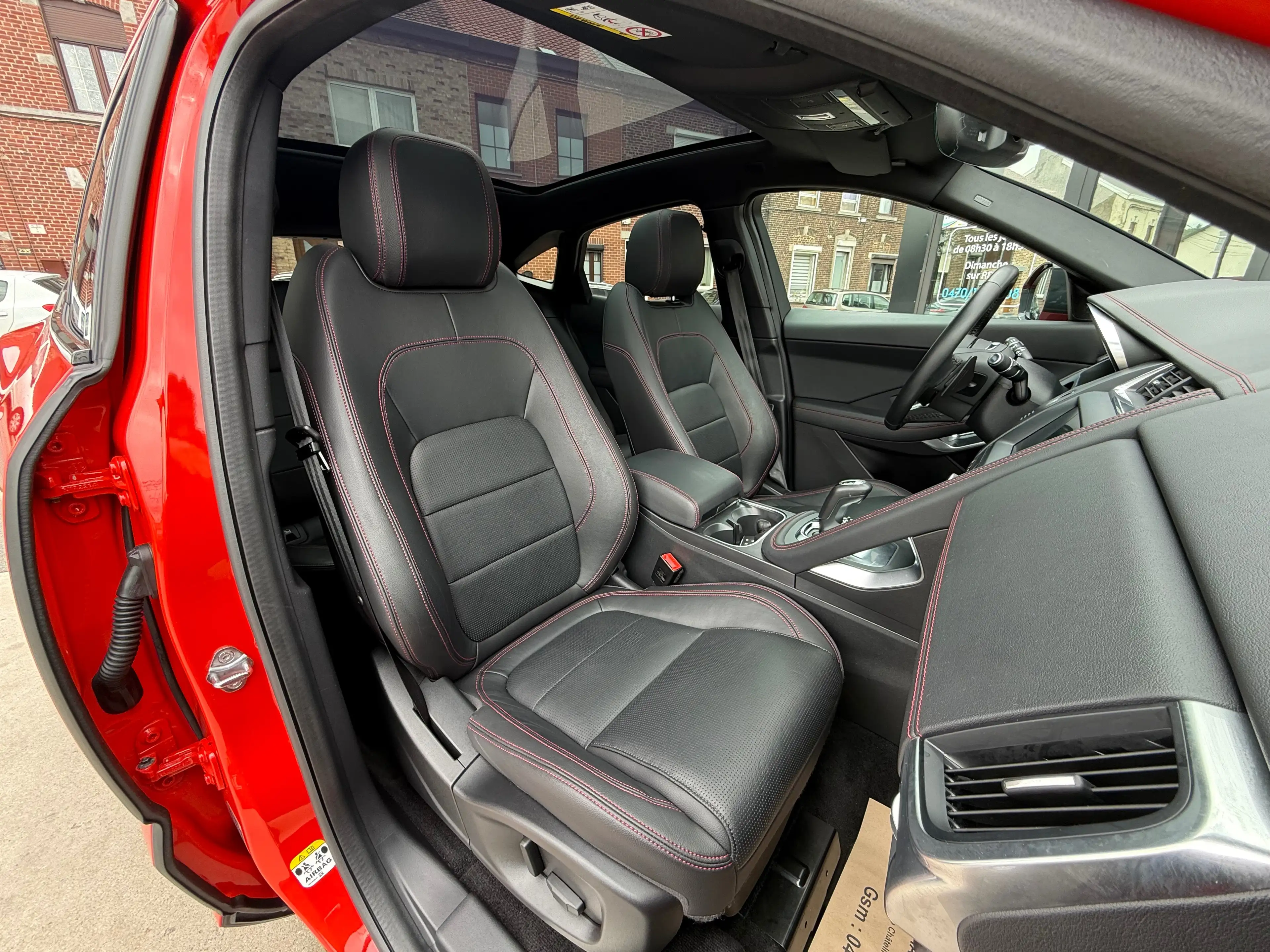 Jaguar E-Pace 2.0 D AWD R-Dynamic HSE - TOIT PANO - COCKPIT - LINE ASSIST - CAMERA - NAVI - FULL OPTION - TVAC*BTWIN — photo 12