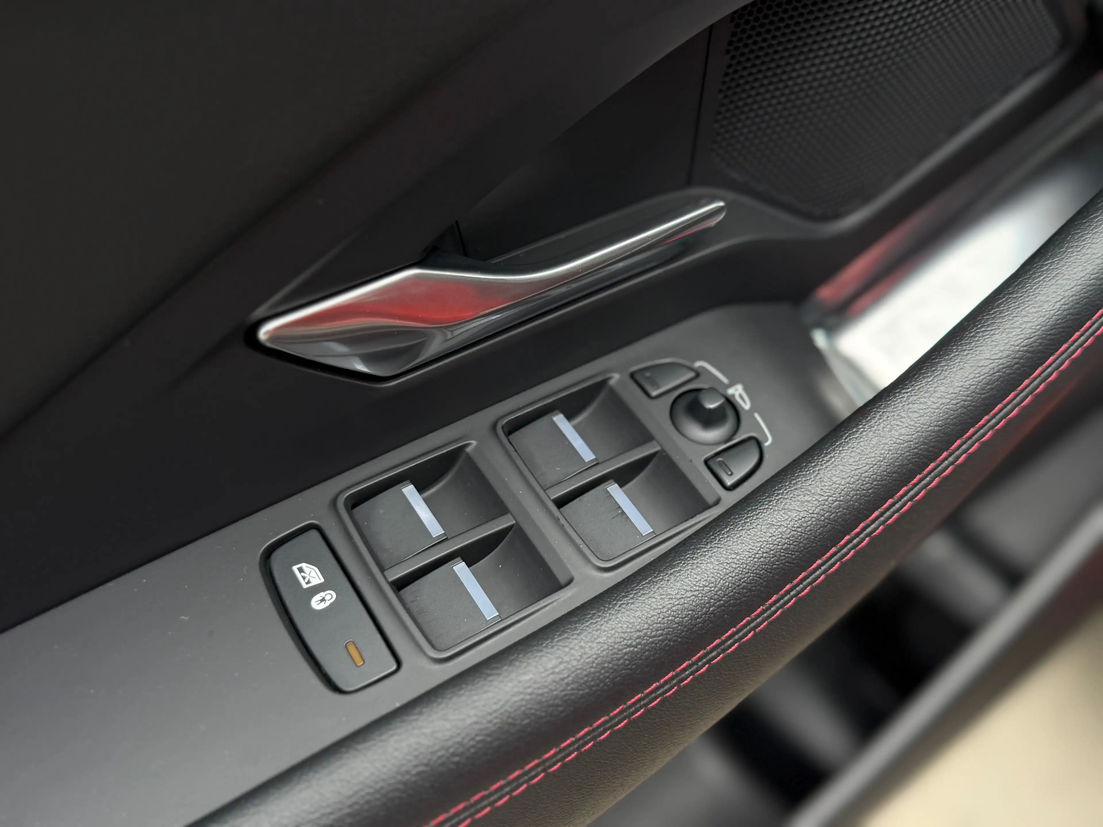 Jaguar E-Pace 2.0 D AWD R-Dynamic HSE - TOIT PANO - COCKPIT - LINE ASSIST - CAMERA - NAVI - FULL OPTION - TVAC*BTWIN — photo 15