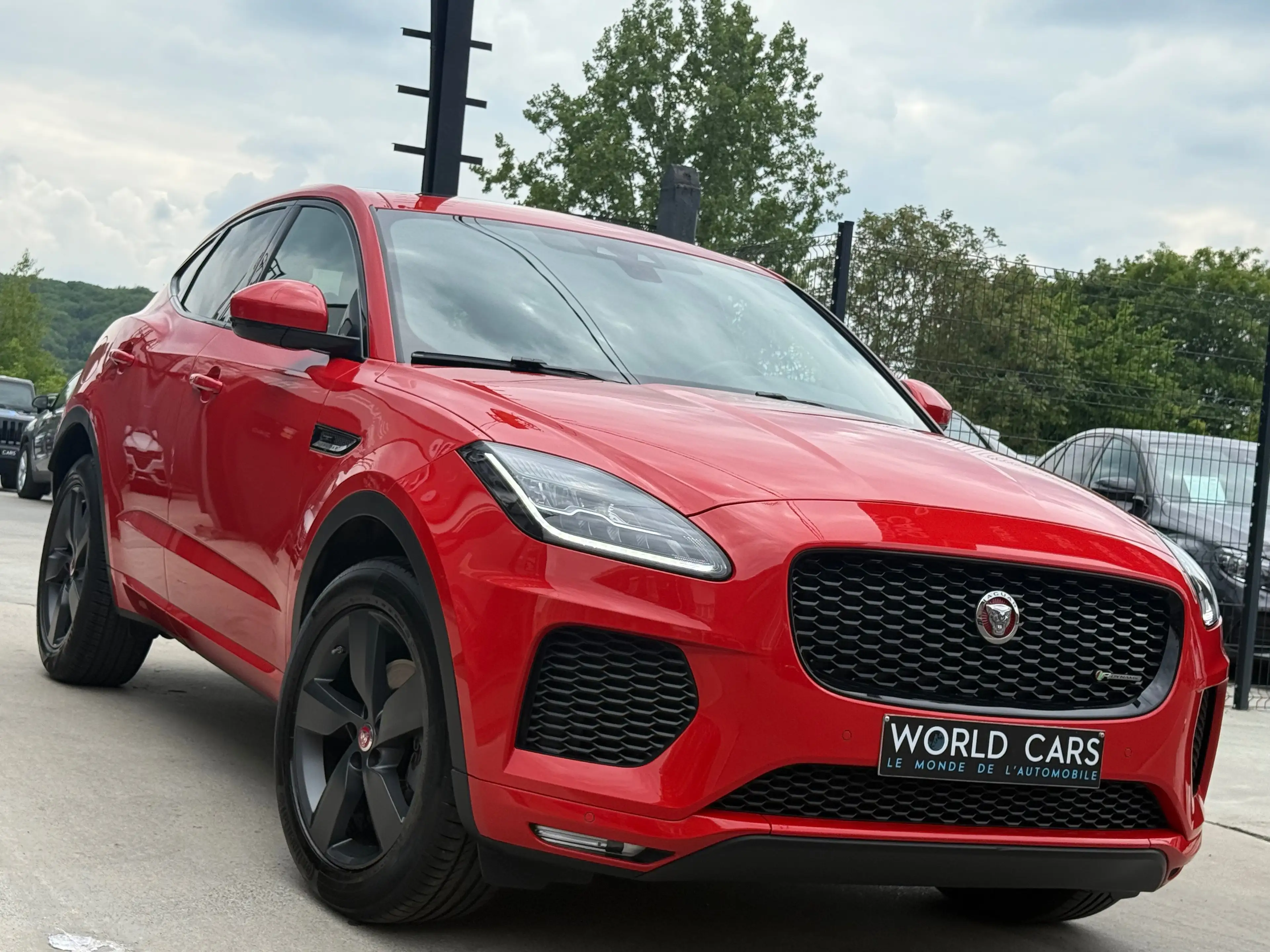 Jaguar E-Pace 2.0 D AWD R-Dynamic HSE - TOIT PANO - COCKPIT - LINE ASSIST - CAMERA - NAVI - FULL OPTION - TVAC*BTWIN — photo 2