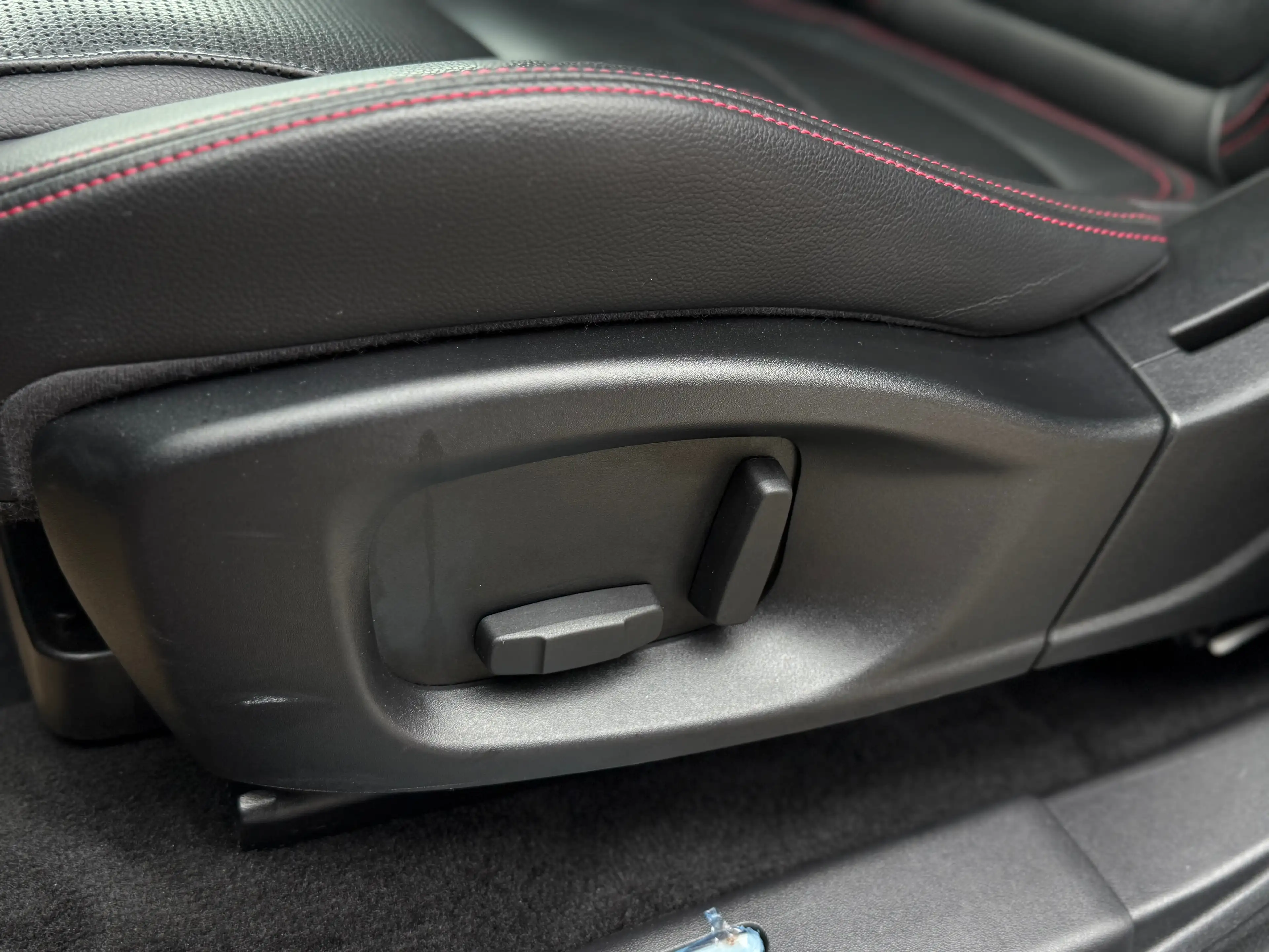 Jaguar E-Pace 2.0 D AWD R-Dynamic HSE - TOIT PANO - COCKPIT - LINE ASSIST - CAMERA - NAVI - FULL OPTION - TVAC*BTWIN — photo 14