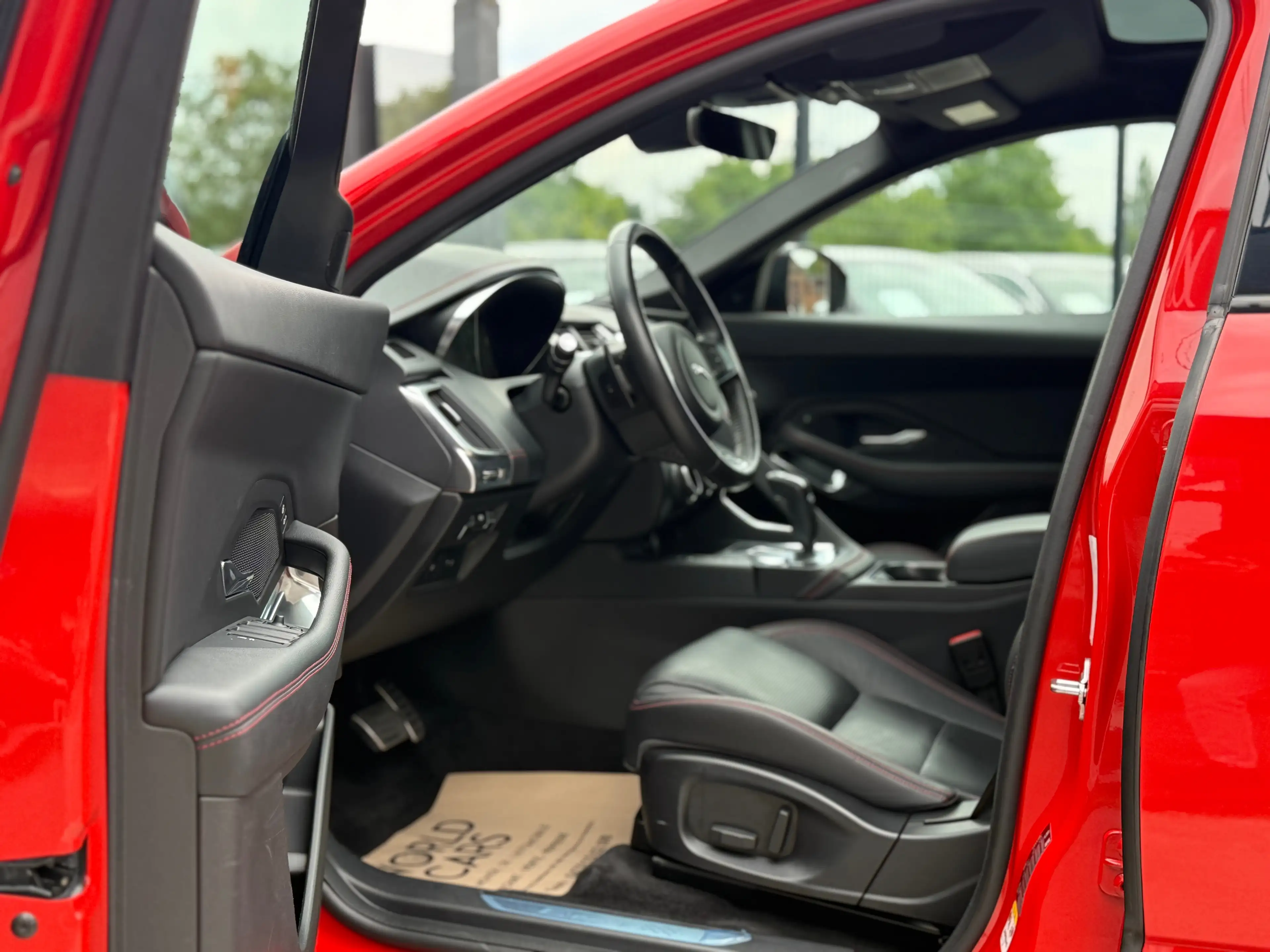 Jaguar E-Pace 2.0 D AWD R-Dynamic HSE - TOIT PANO - COCKPIT - LINE ASSIST - CAMERA - NAVI - FULL OPTION - TVAC*BTWIN — photo 7