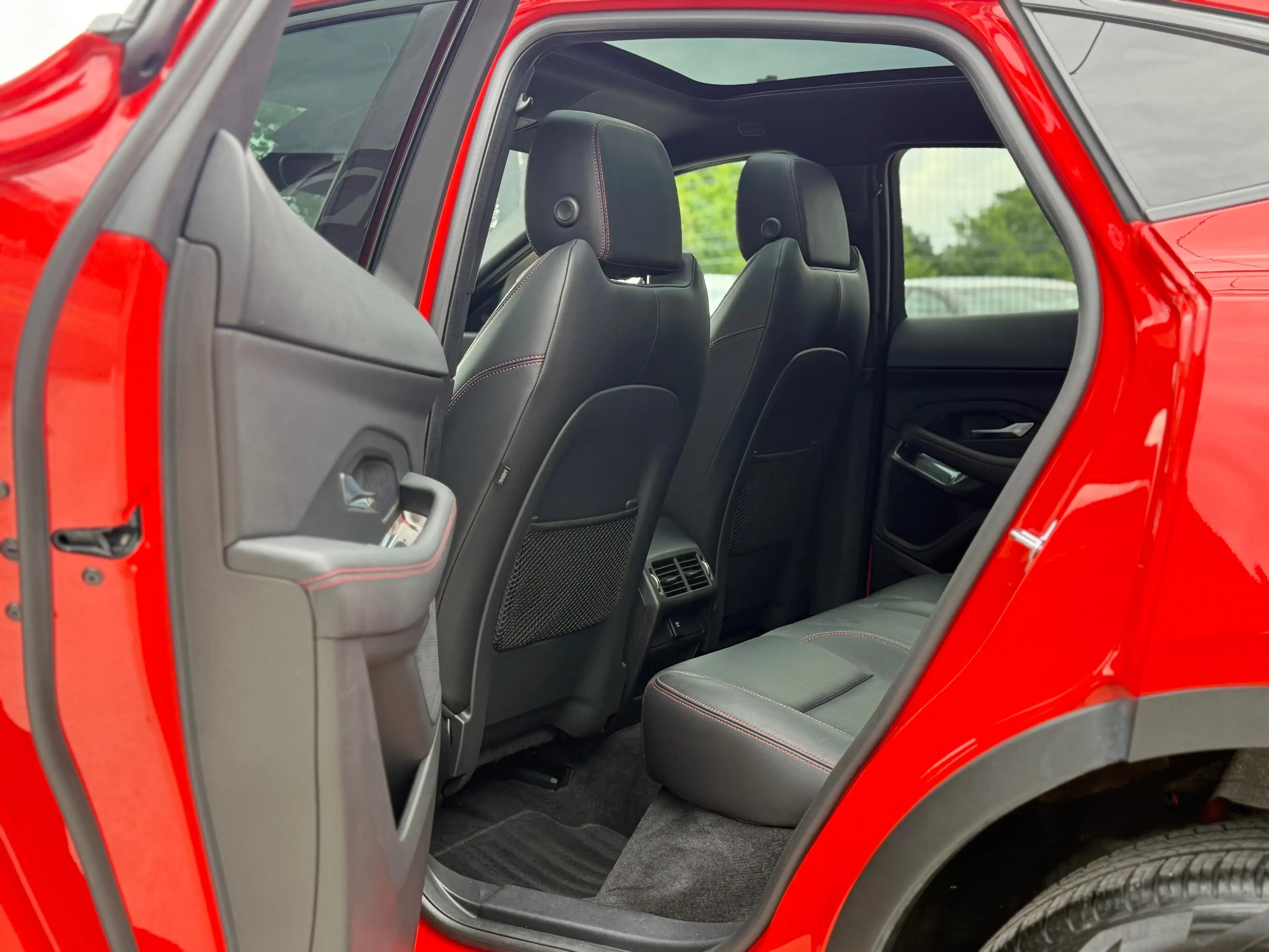Jaguar E-Pace 2.0 D AWD R-Dynamic HSE - TOIT PANO - COCKPIT - LINE ASSIST - CAMERA - NAVI - FULL OPTION - TVAC*BTWIN — photo 8