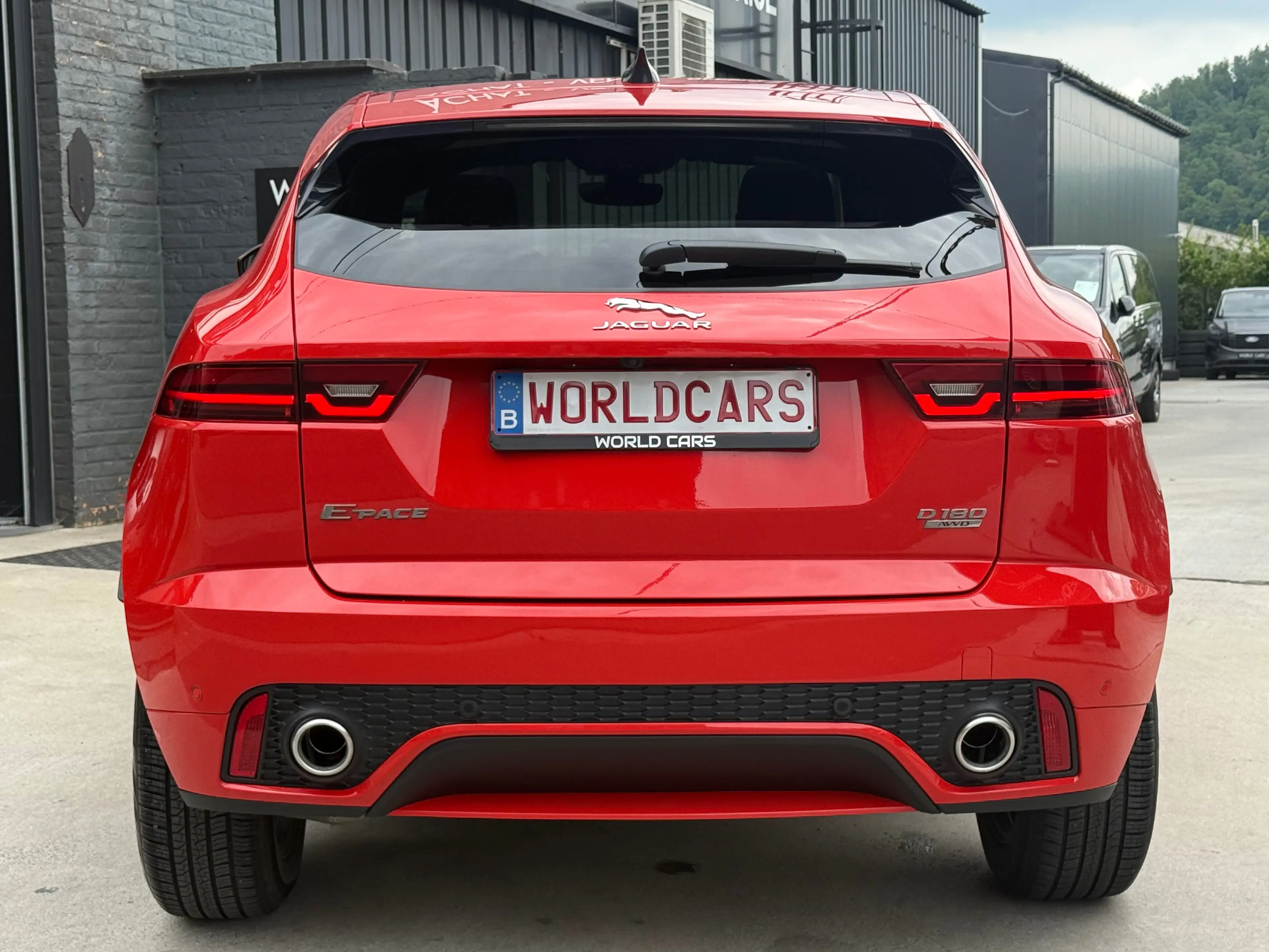 Jaguar E-Pace 2.0 D AWD R-Dynamic HSE - TOIT PANO - COCKPIT - LINE ASSIST - CAMERA - NAVI - FULL OPTION - TVAC*BTWIN — photo 6