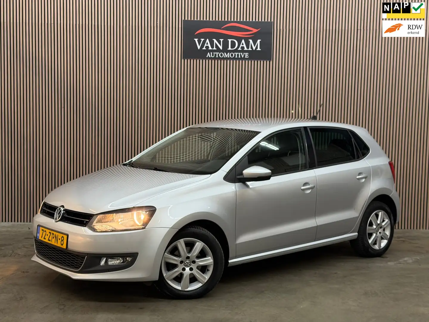 Volkswagen Polo 1.6 TDI Highline 2013 DSG NAVI CRUISE CLIMA PDC Gris - 1