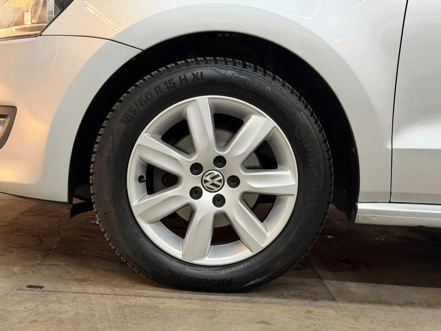 Volkswagen Polo 1.6 TDI Highline 2013 DSG NAVI CRUISE CLIMA PDC Gris - 2