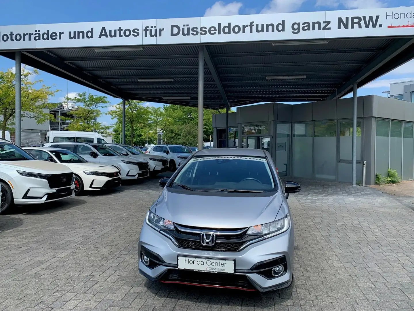 Honda Jazz 1.5 Dynamic CVT-Automatik|Navi|AHK Silber - 2
