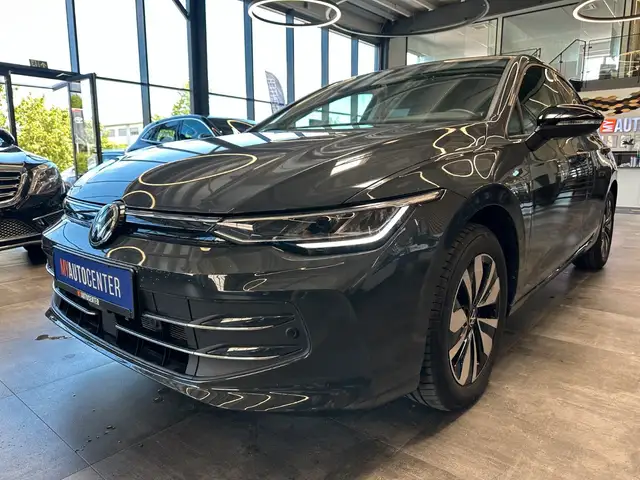 Volkswagen Golf view 4