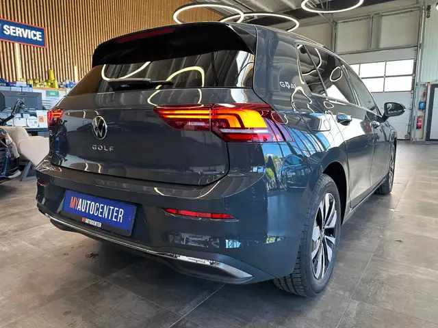 Volkswagen Golf view 2