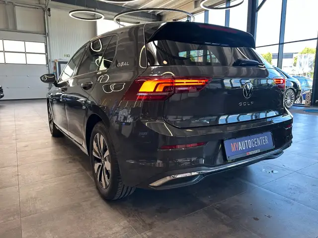 Volkswagen Golf view 5