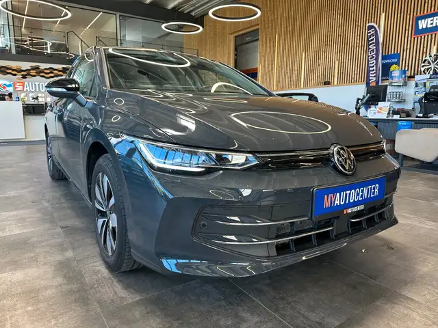 Volkswagen Golf view 3