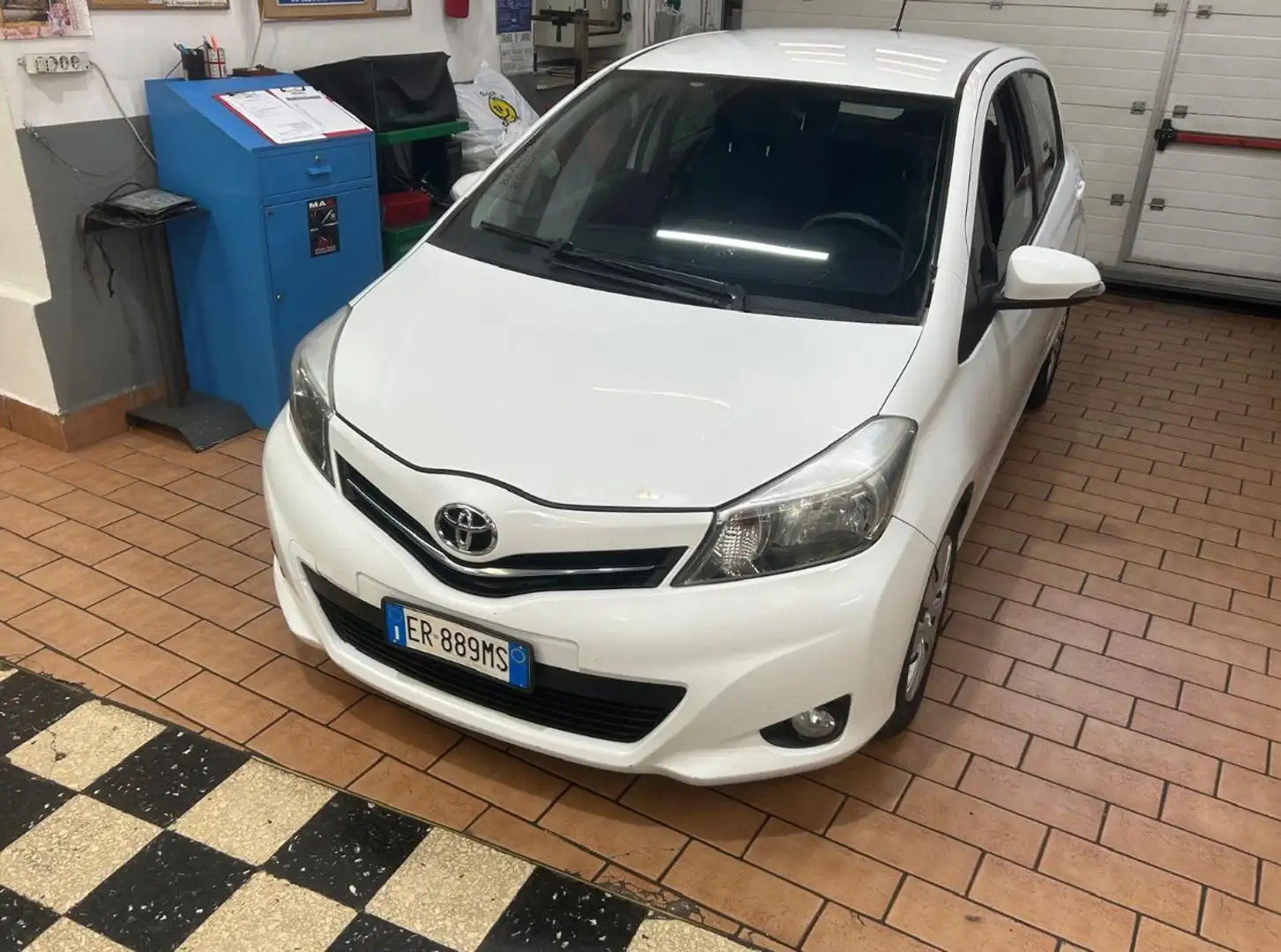 Toyota Yaris 1.4 D-4D 5 porte Lounge Bianco - 1