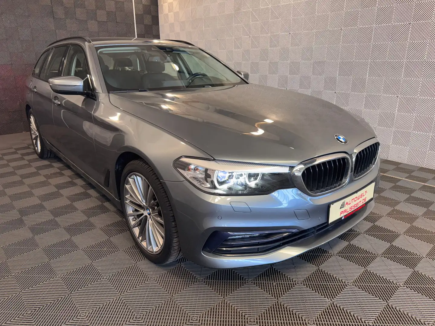 BMW 520 d Touring*SPORT LINE*TEMPO-KLIMA-SHZ-LED-19" Blau - 1