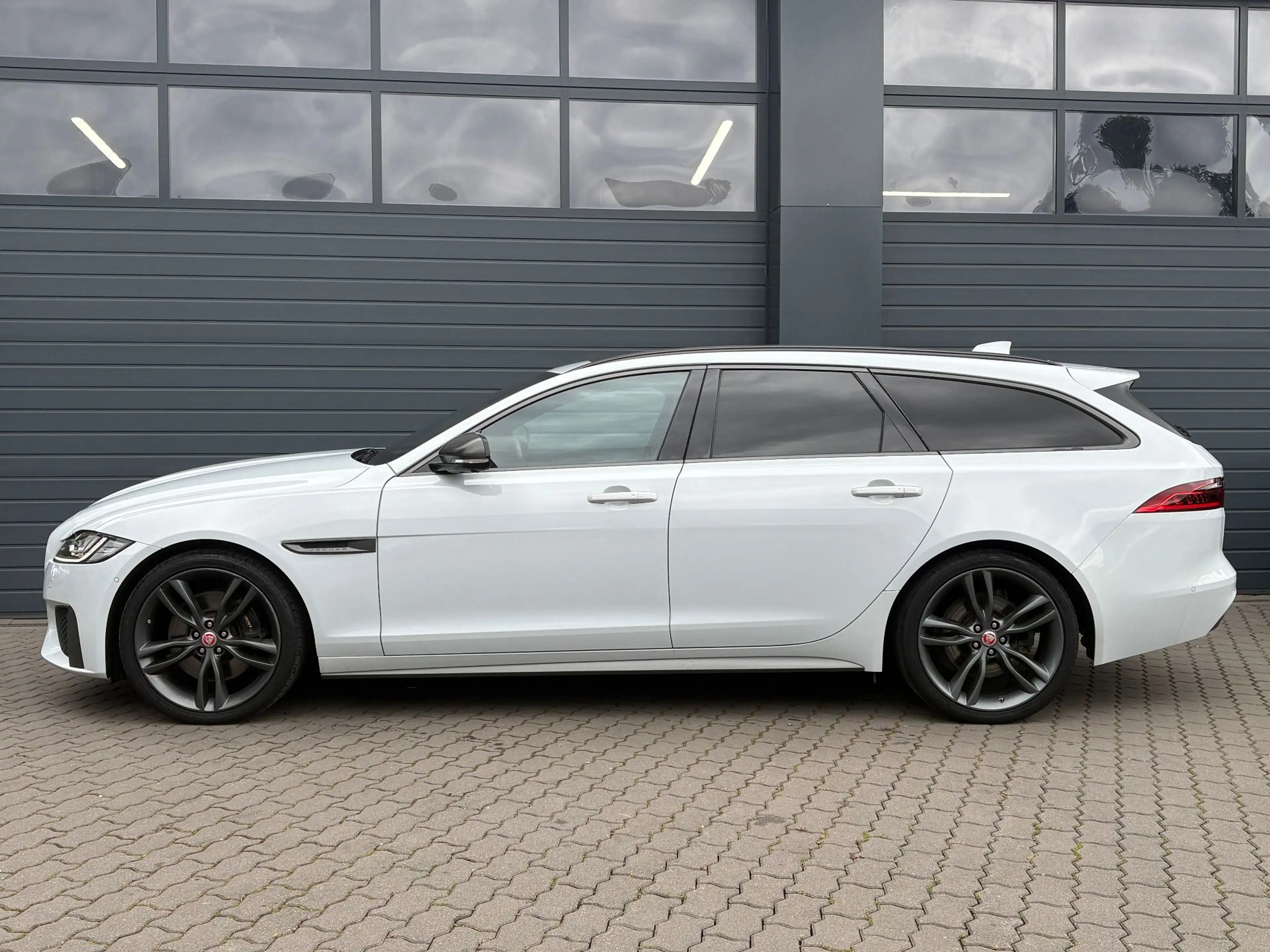 Jaguar XF 30d*300 Sport*1.Hd.*AHK*HUD*PanoD.*uvm!* — photo 11