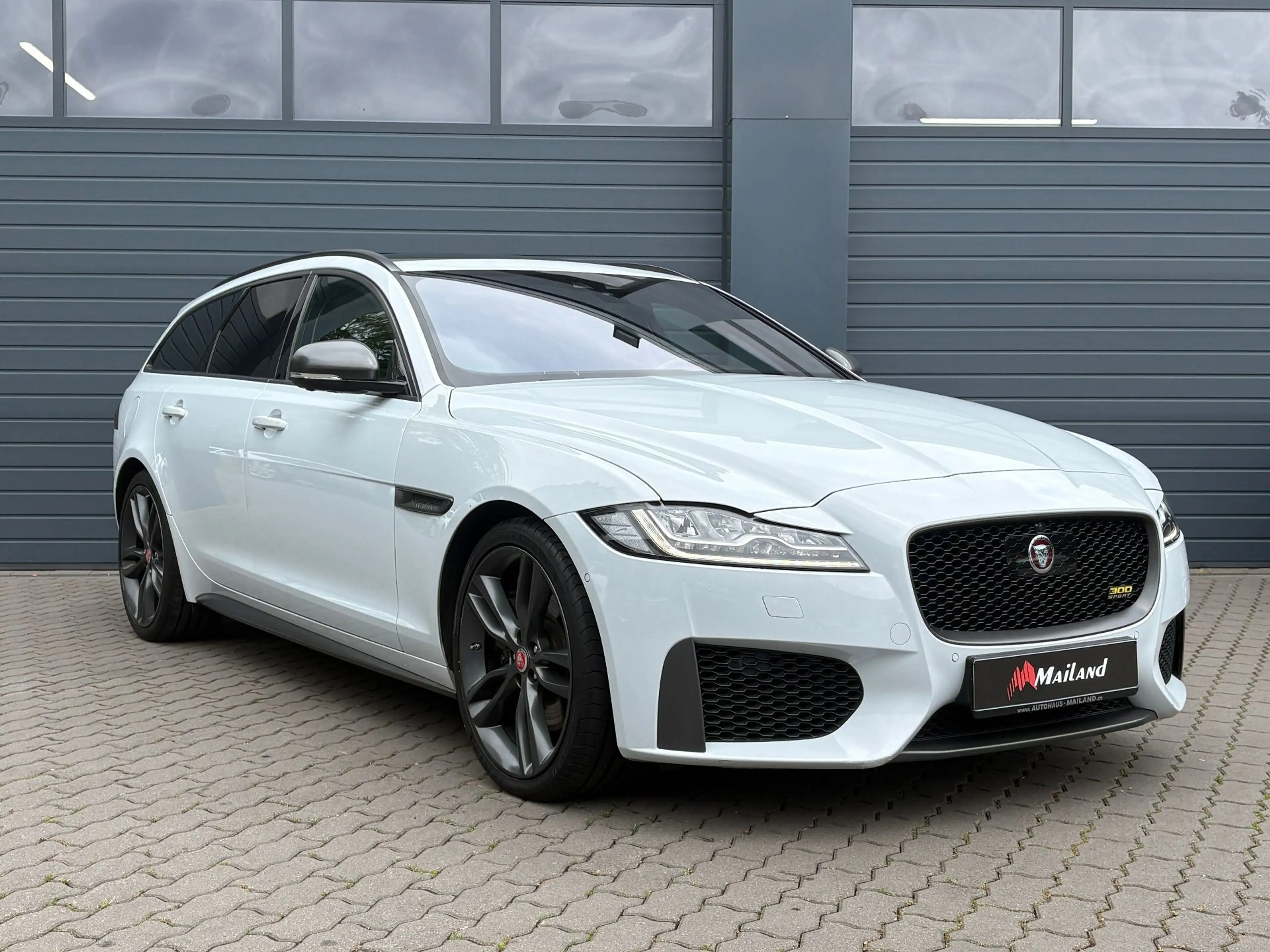 Jaguar XF 30d*300 Sport*1.Hd.*AHK*HUD*PanoD.*uvm!* — photo 3