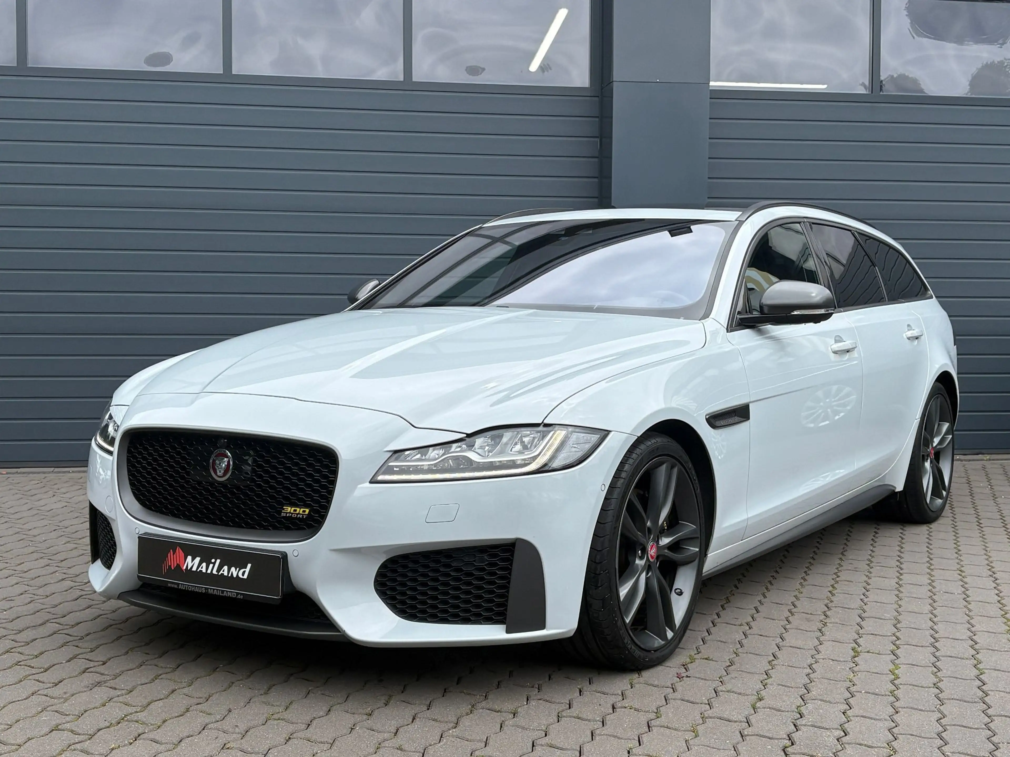 Jaguar XF 30d*300 Sport*1.Hd.*AHK*HUD*PanoD.*uvm!*
