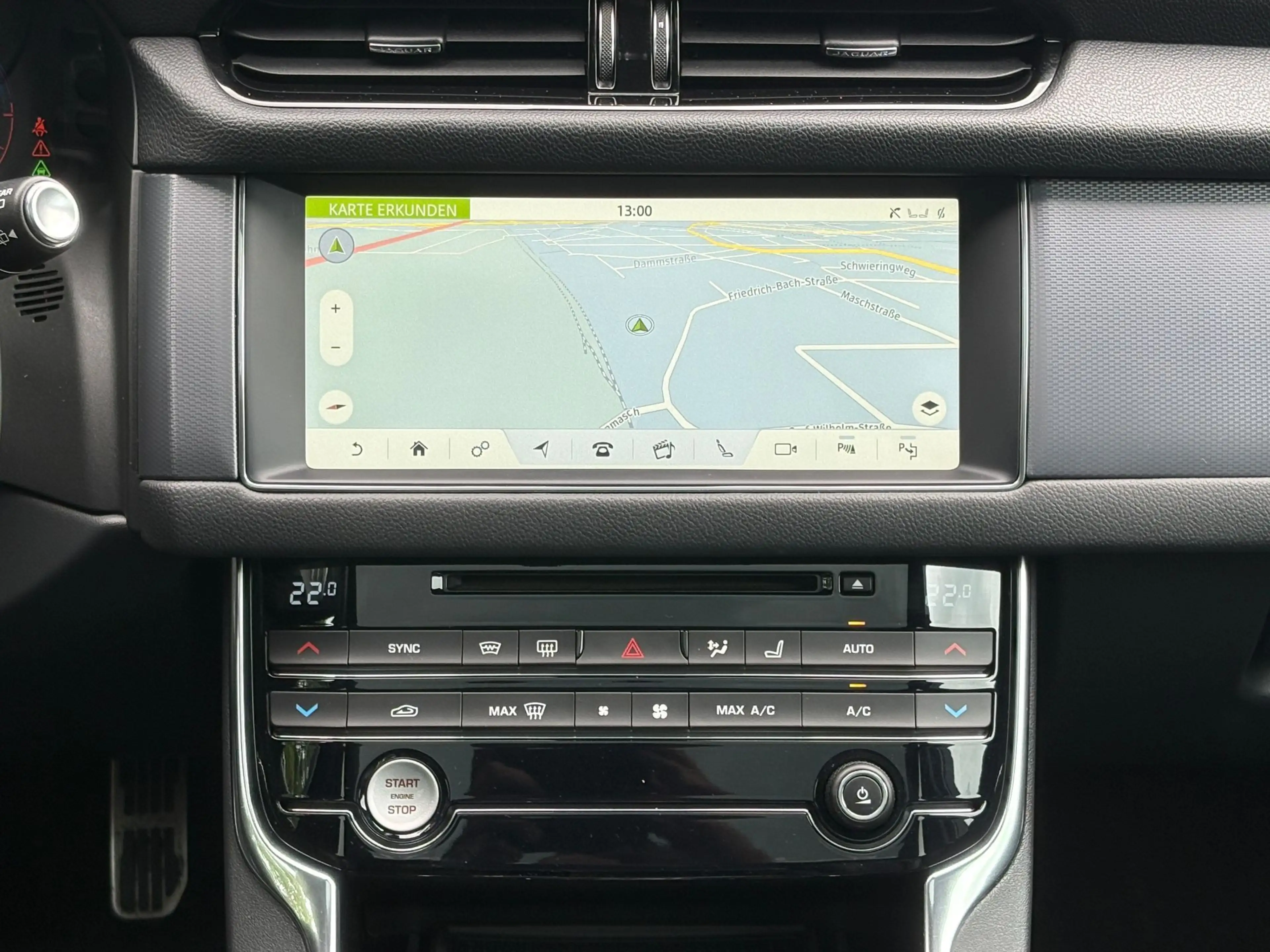 Jaguar XF 30d*300 Sport*1.Hd.*AHK*HUD*PanoD.*uvm!* — photo 15
