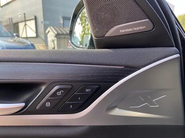 BMW X4 M view 14