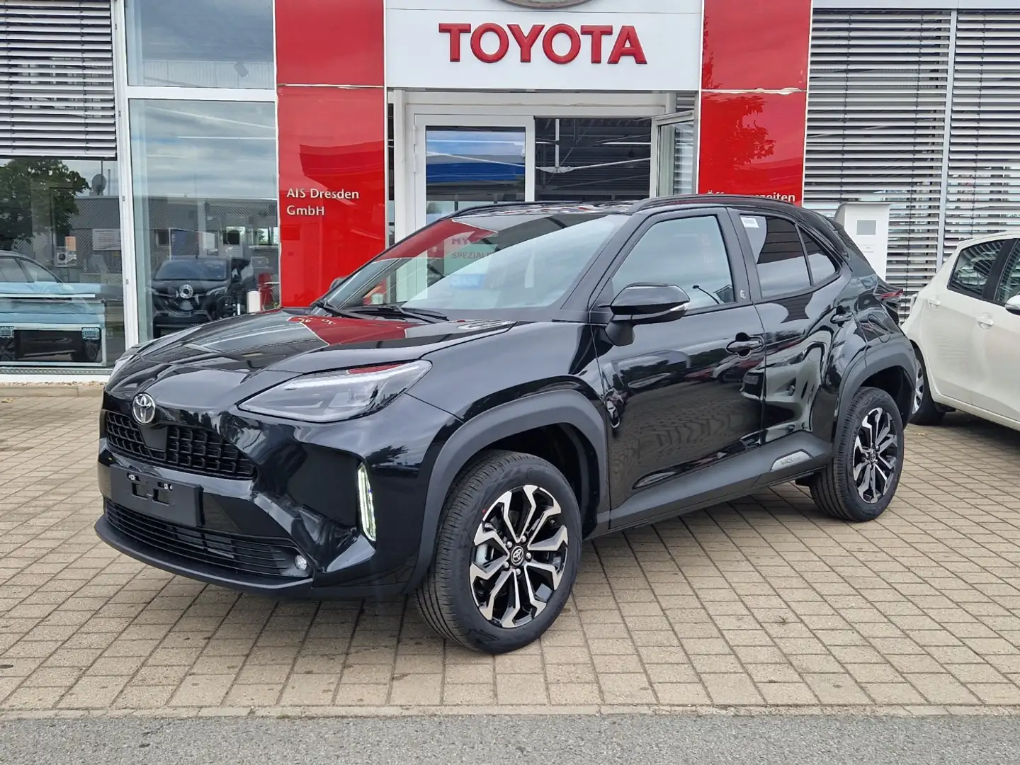 Toyota Yaris Cross 1,5 VVT-iE Hybrid Teamplayer Schwarz - 1