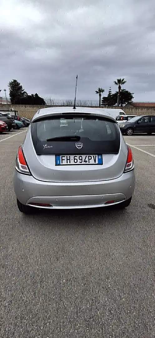 Lancia Ypsilon 1.2 69 CV 5 porte GPL Ecochic Platinum Argento - 2