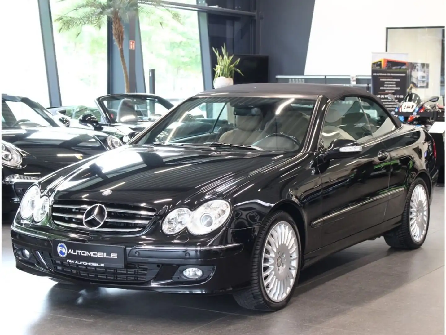 Mercedes-Benz CLK 200 K Cabrio Navi*Massagesitz*Sportpaket Schwarz - 1