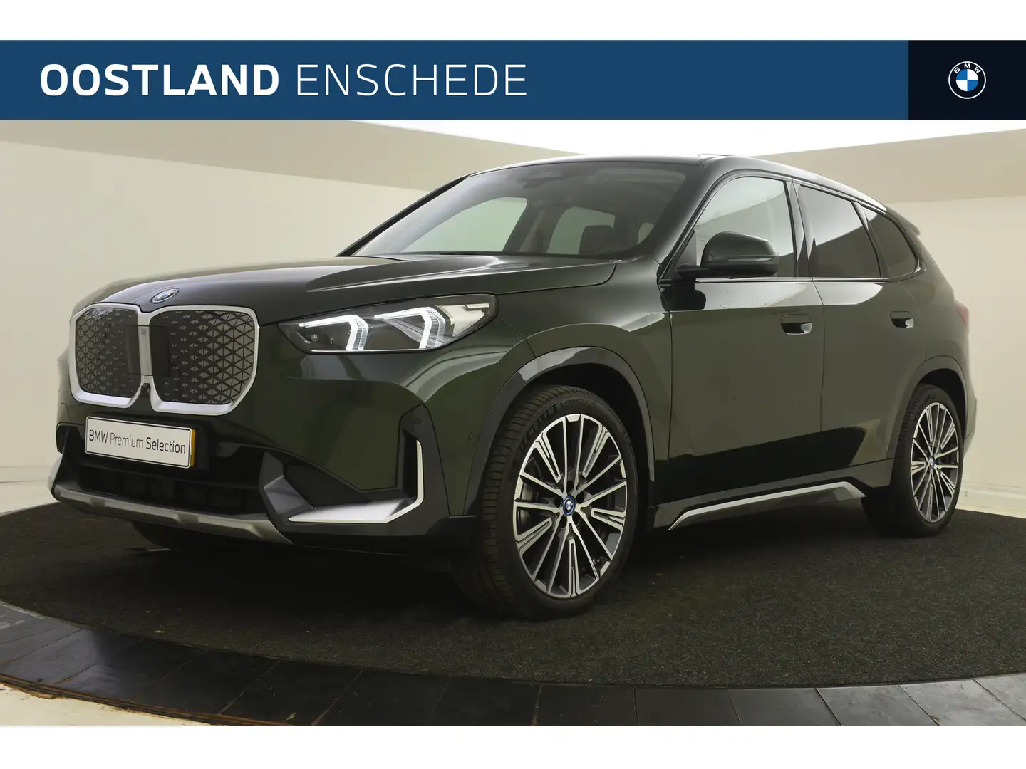 BMW iX1 eDrive20 xLine / Panoramadak / Trekhaak / Adaptiev Groen - 1