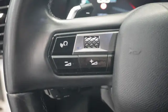 DS Automobiles DS 7 Crossback view 12