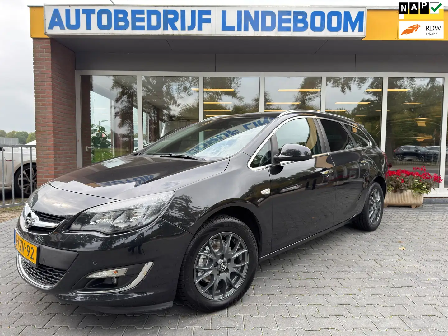 Opel Astra Sports Tourer 1.4 Turbo LPG Cosmo trekhaak Schwarz - 1