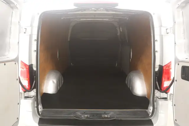 Mercedes-Benz Vito view 3