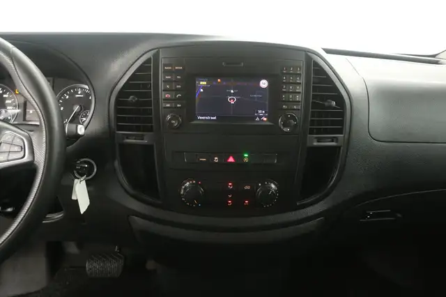 Mercedes-Benz Vito view 11