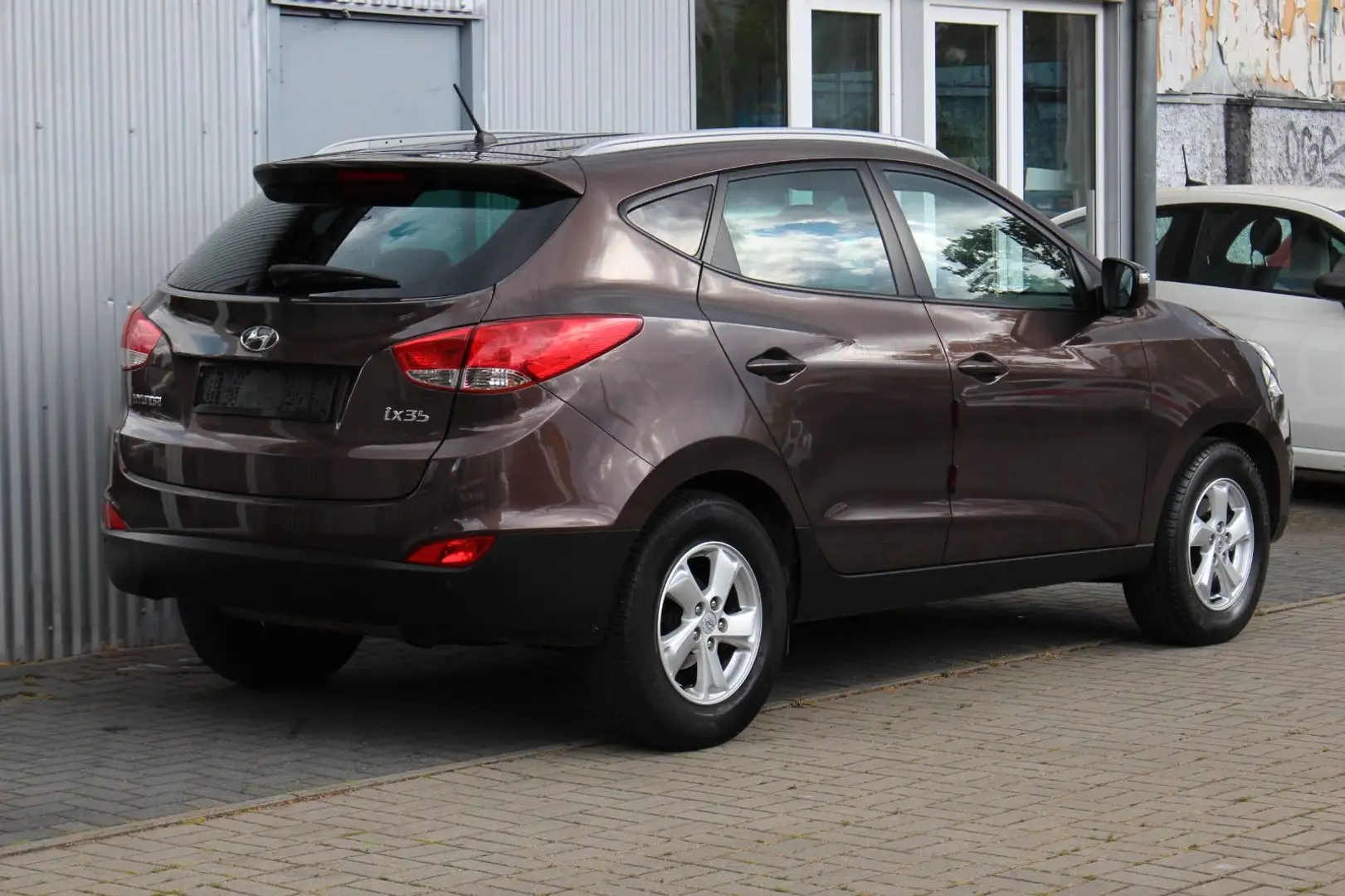 Hyundai iX35 Style 2WD Automatik+Klimaaut+T-Leder+2.Hand Bruin - 2