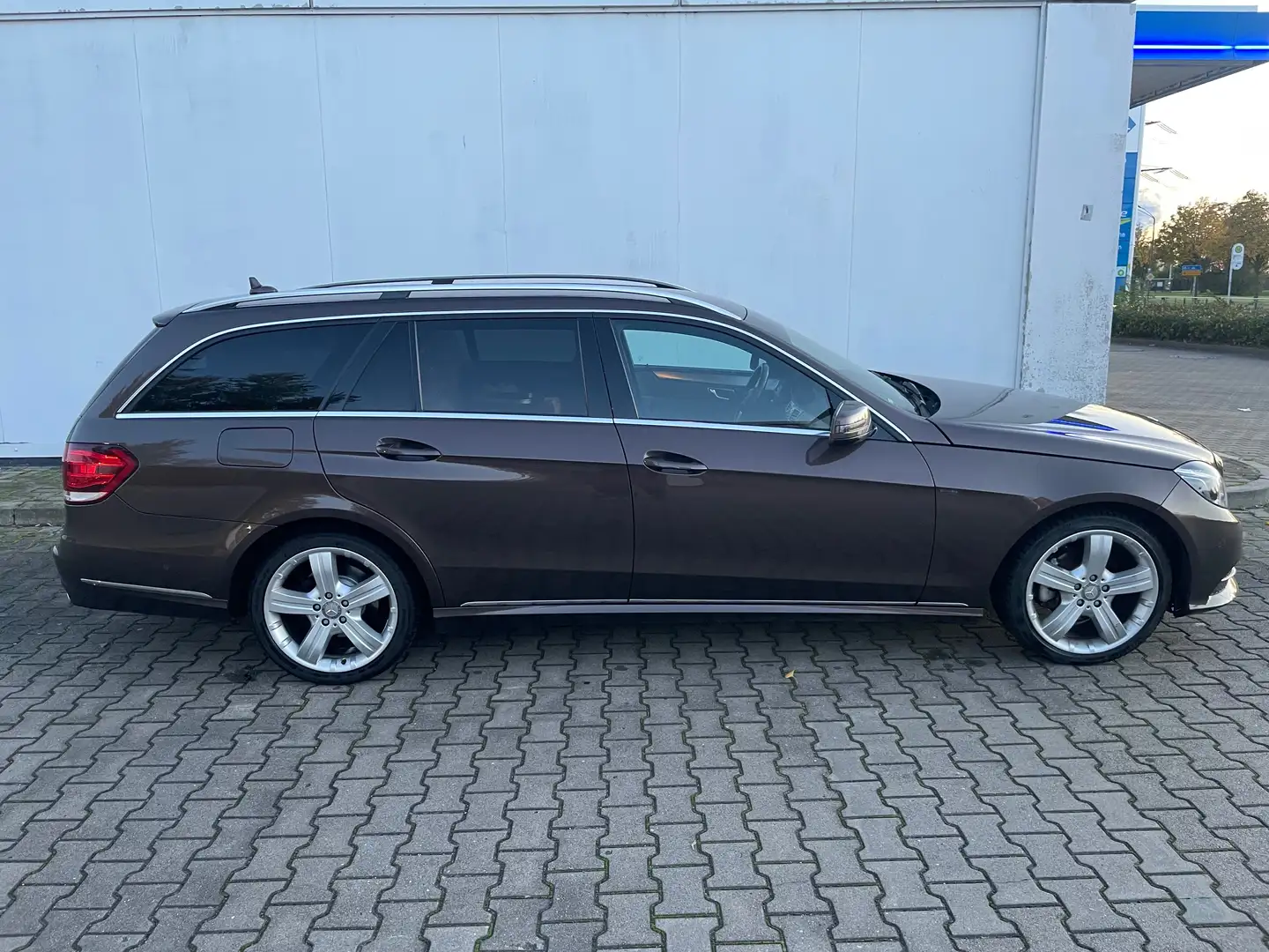 Mercedes-Benz E 220 E 200 T CDI 7G-TRONIC Avantgarde Braun - 2