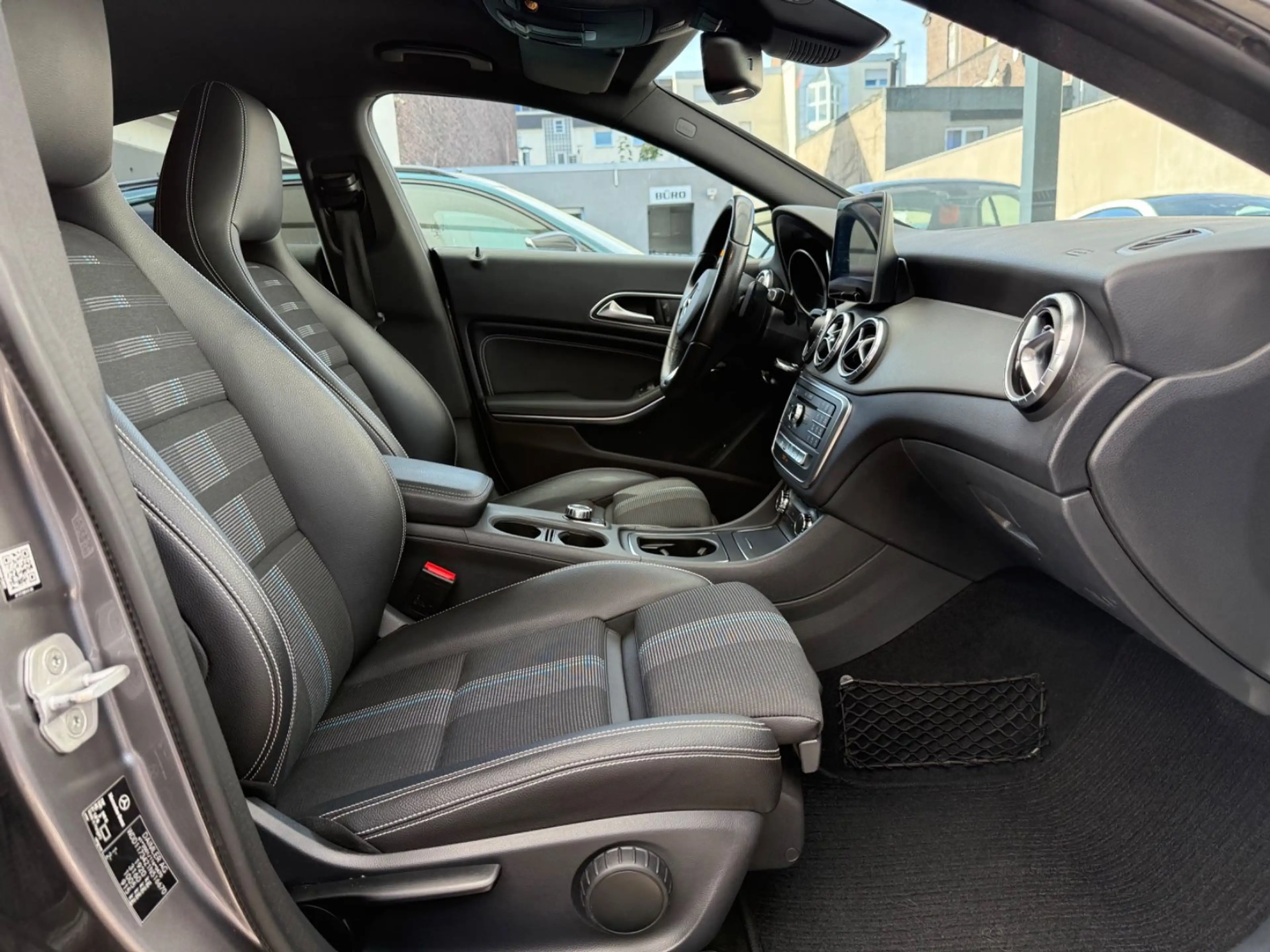 Mercedes-Benz CLA 180 *LED*NIGHT*TOTW*AMBIENT*APPLECAR — photo 13